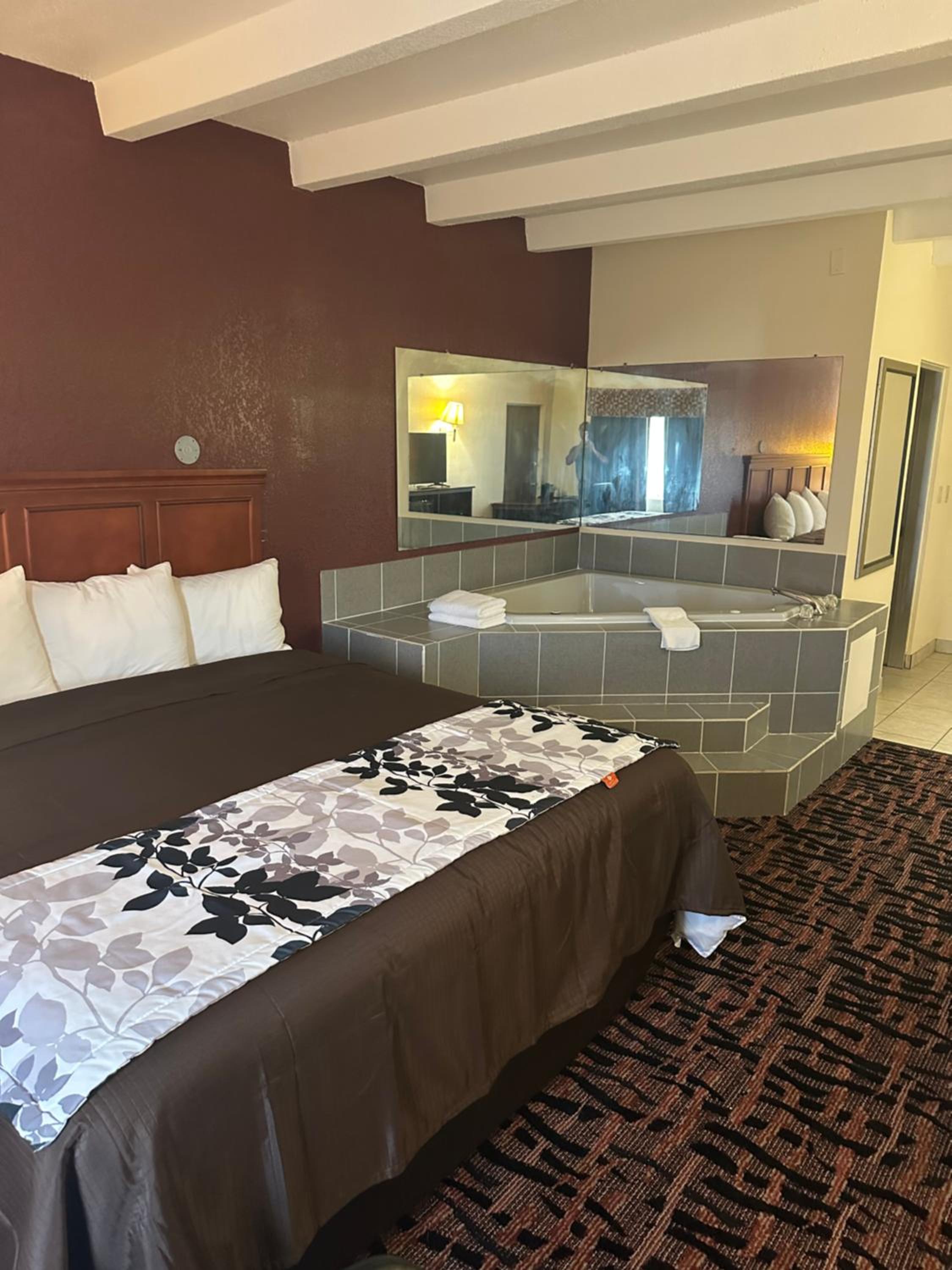 Superior King Suite photo 1