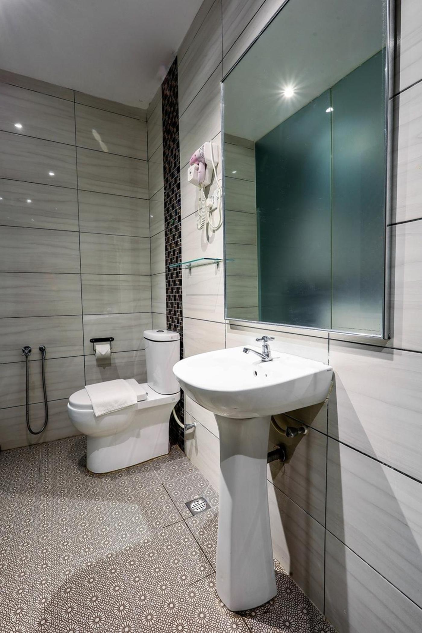 Deluxe King Room - Photo 1