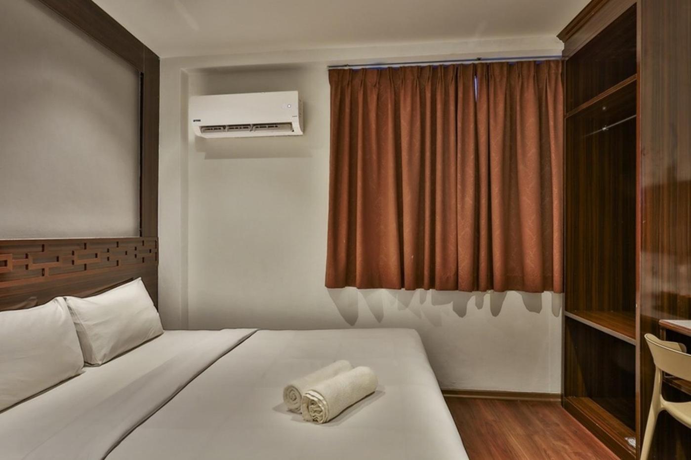 Deluxe King Room - Photo 7