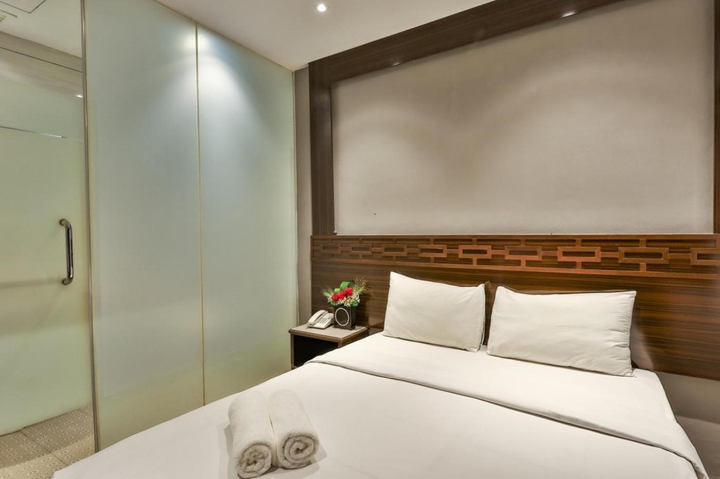 Deluxe King Room - Photo 5