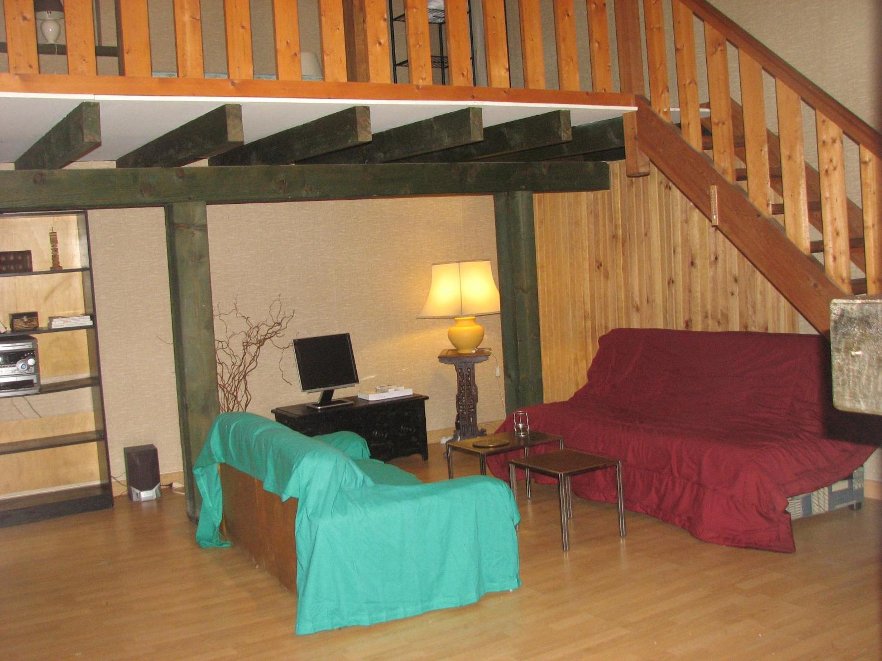 Apartment - Split Level - Photo 3