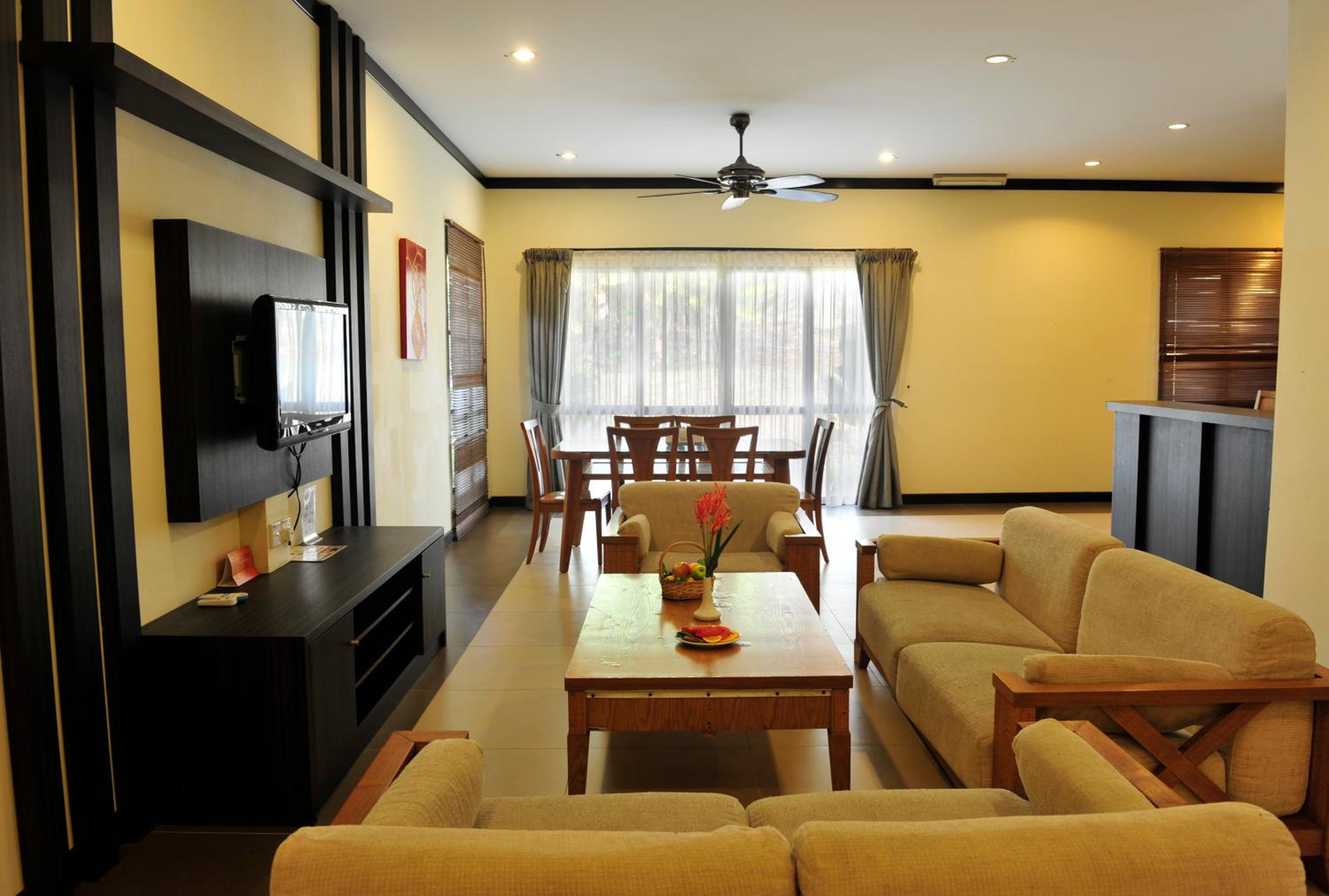 6 Bedroom Villa photo 3