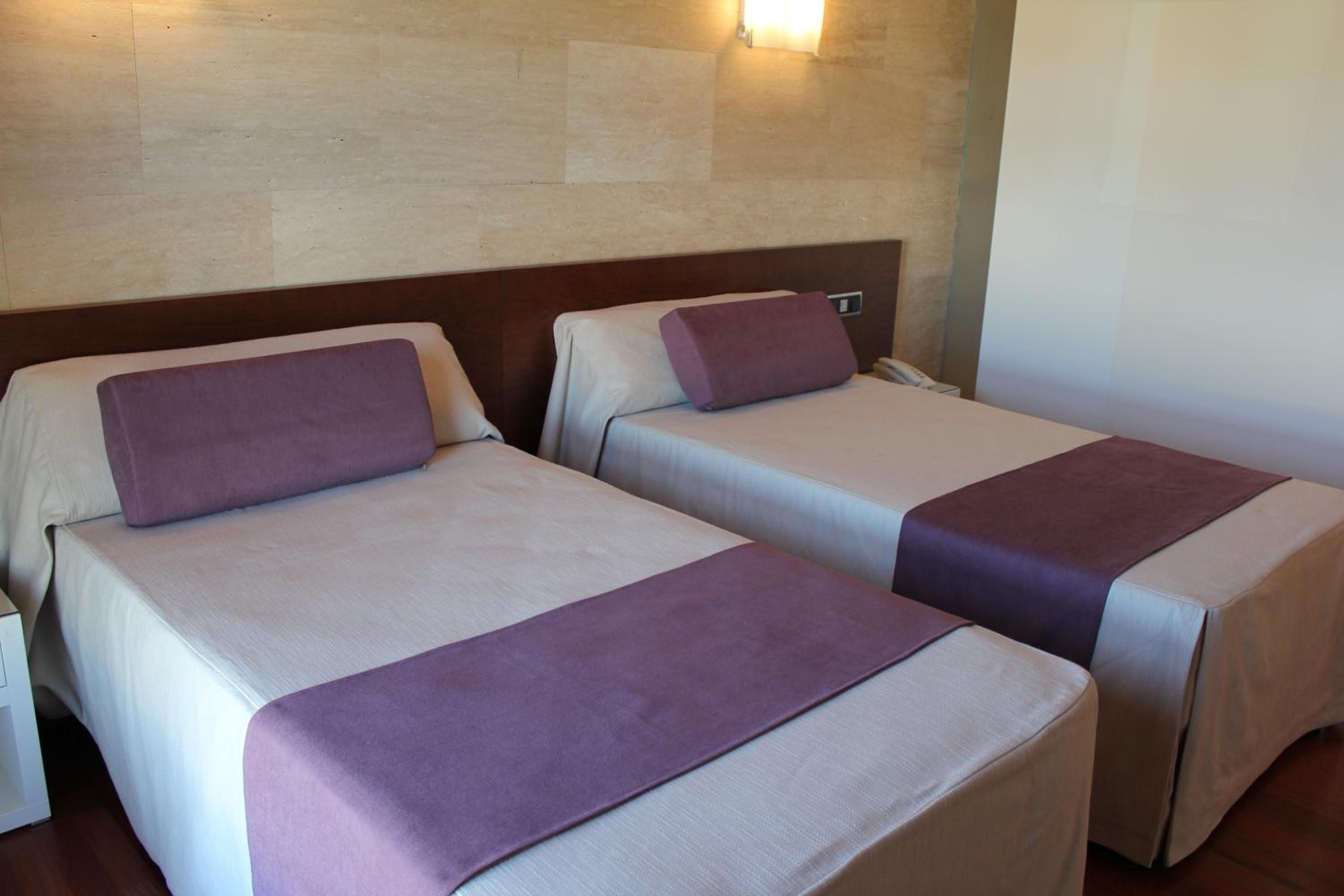 Double or Twin Room - Photo 6