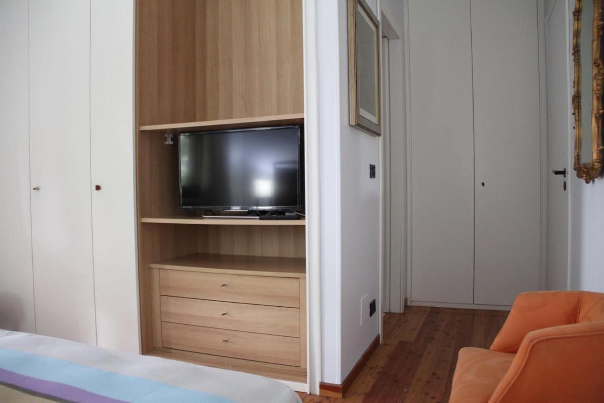 Deluxe Room (2 Adults + 1 Child)