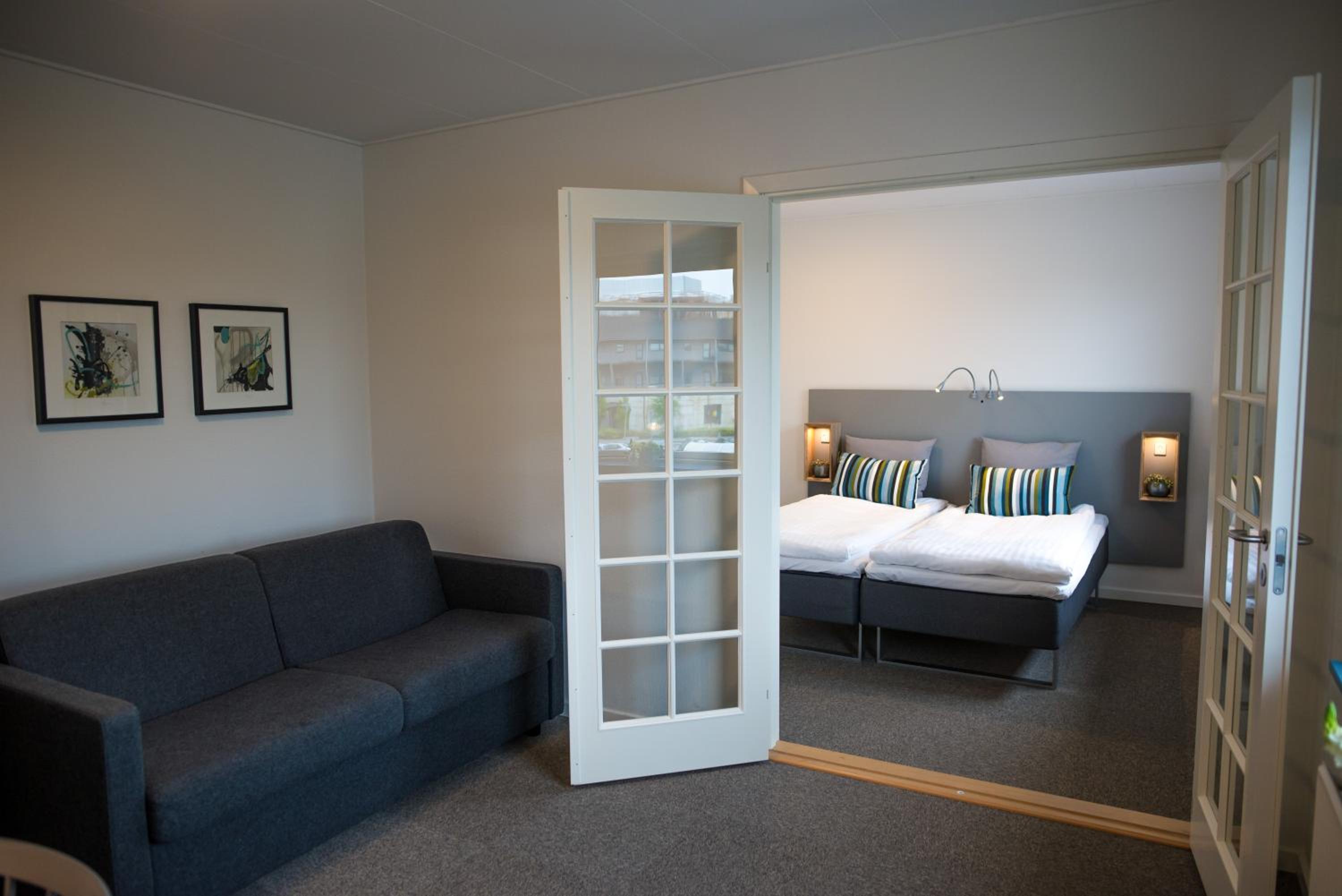 Family Room (2 Adults + 2 Children) - Photo 9