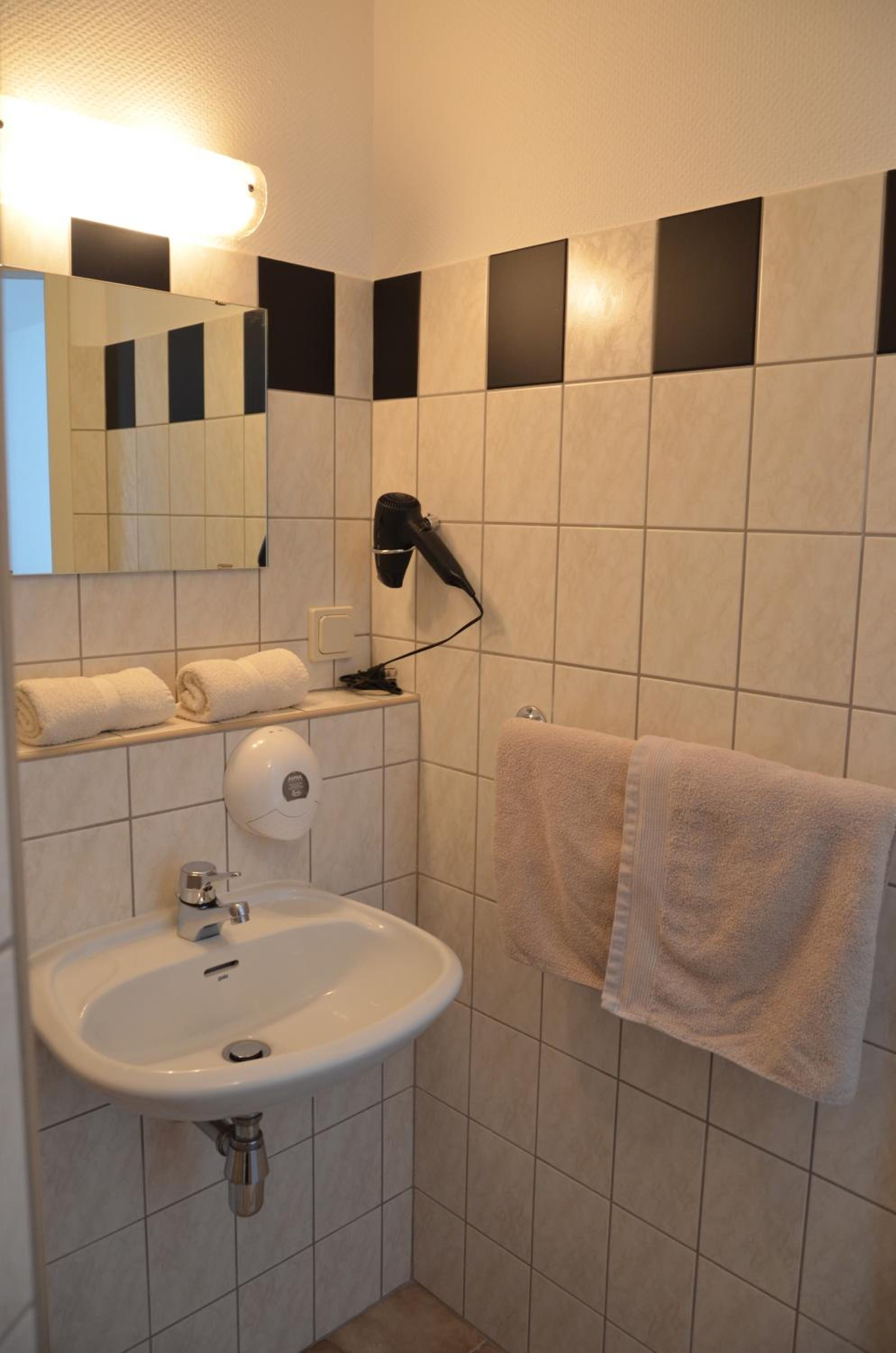 Budget Double Room photo 2