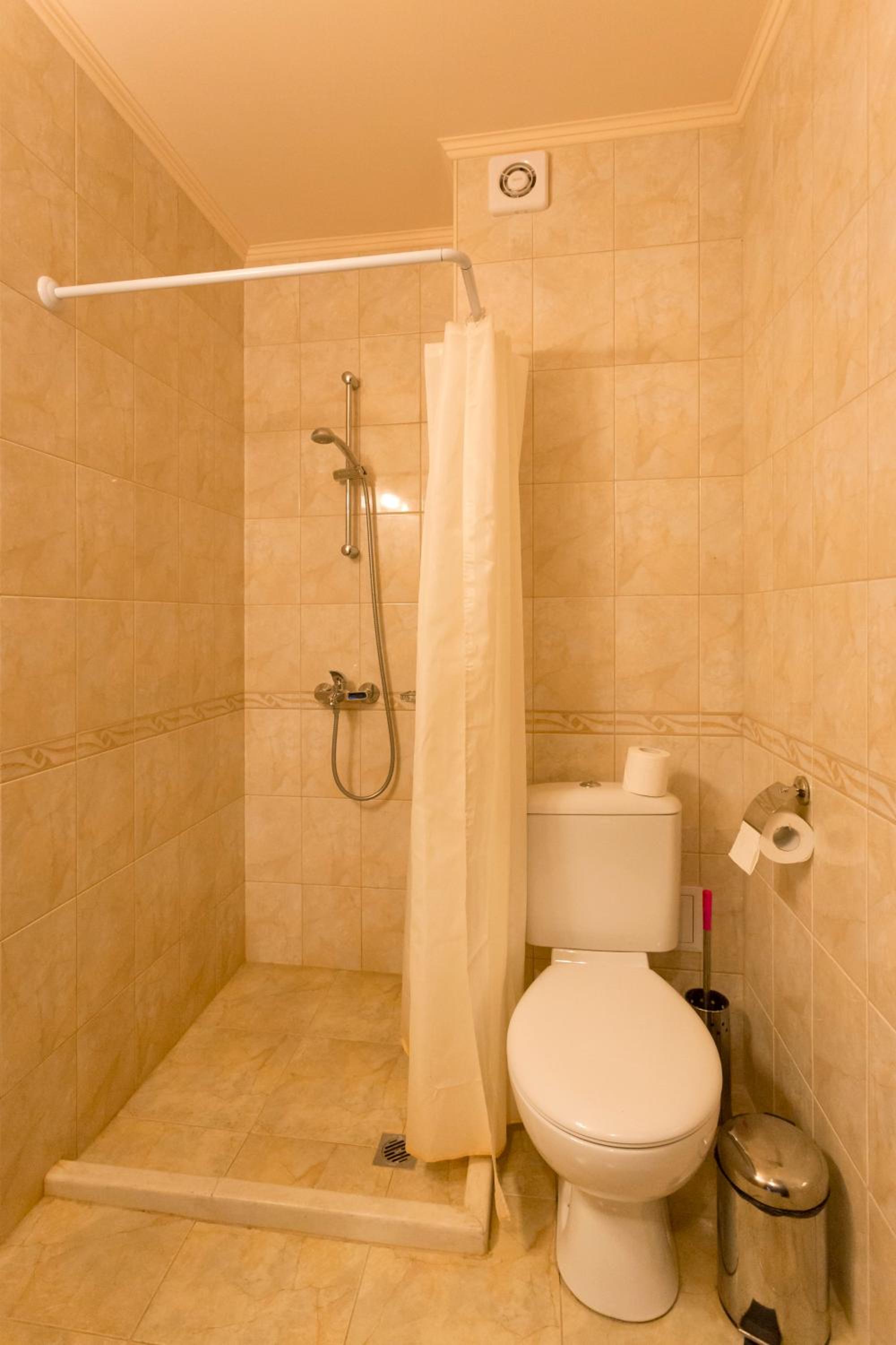Double or Twin Room with Balcony - Photo 10