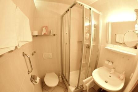 Suite with Balcony - Photo 3