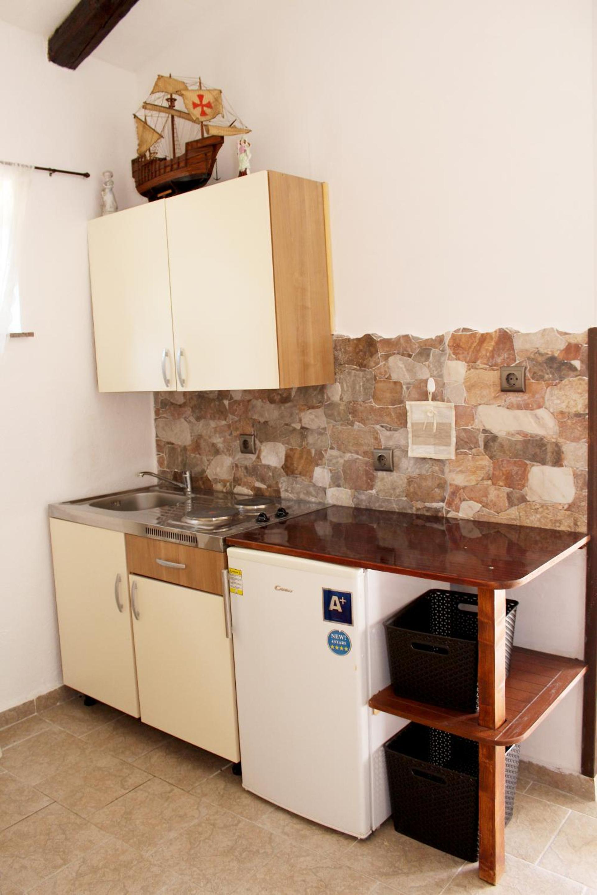 Studio Apartment - Photo 3