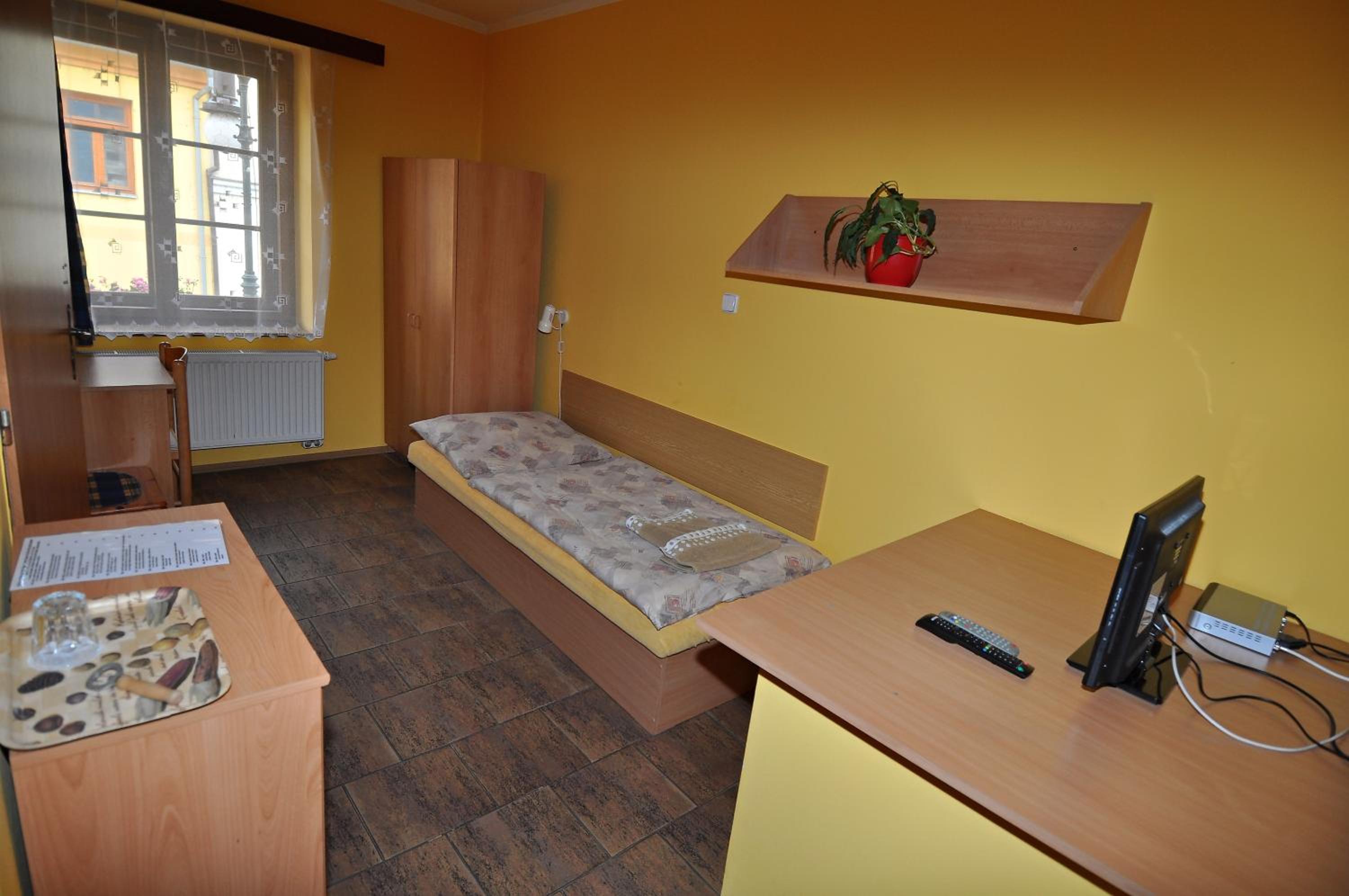 Double or Twin Room - Photo 7