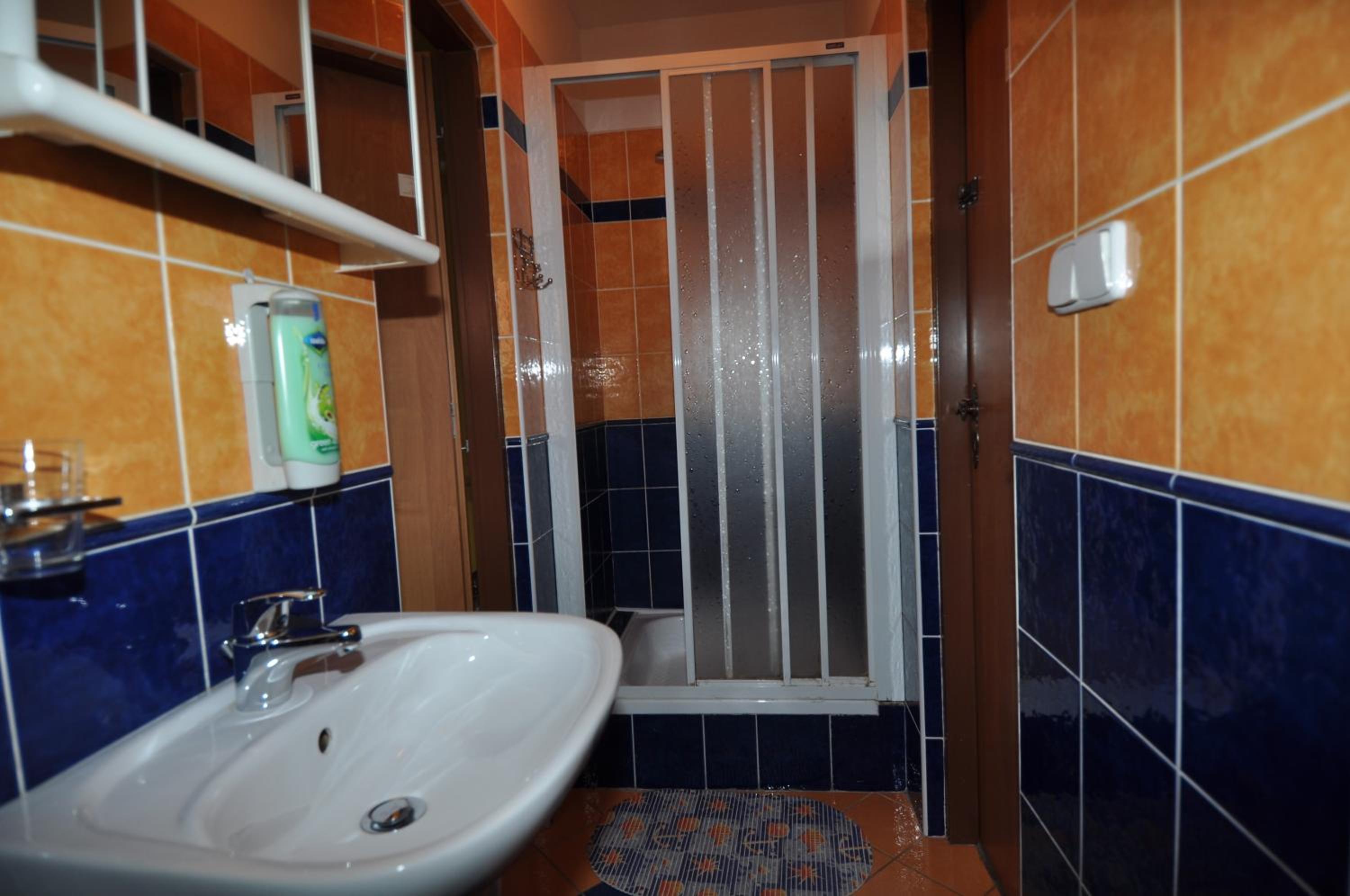Double or Twin Room - Photo 8