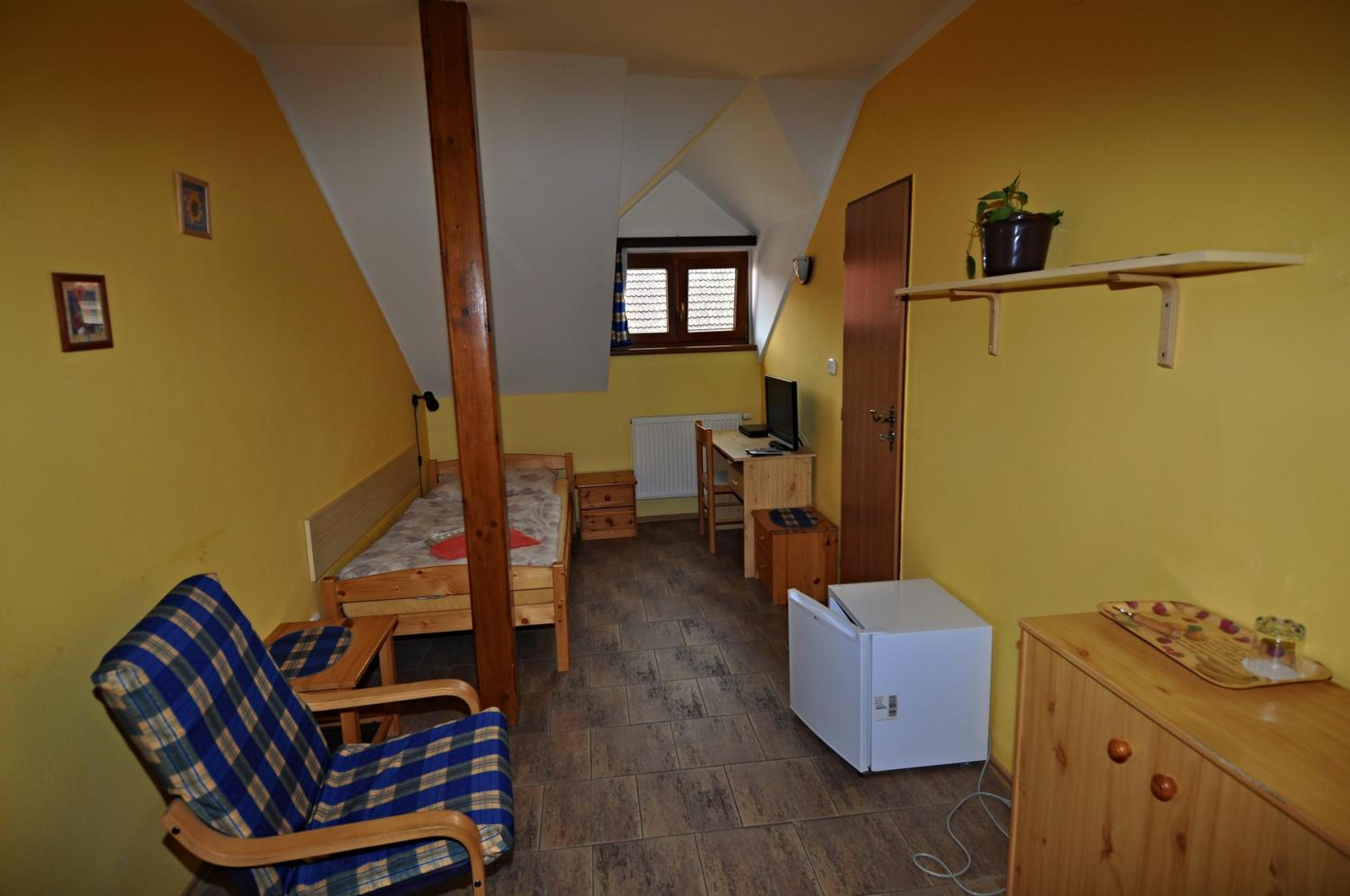 Double or Twin Room - Photo 9