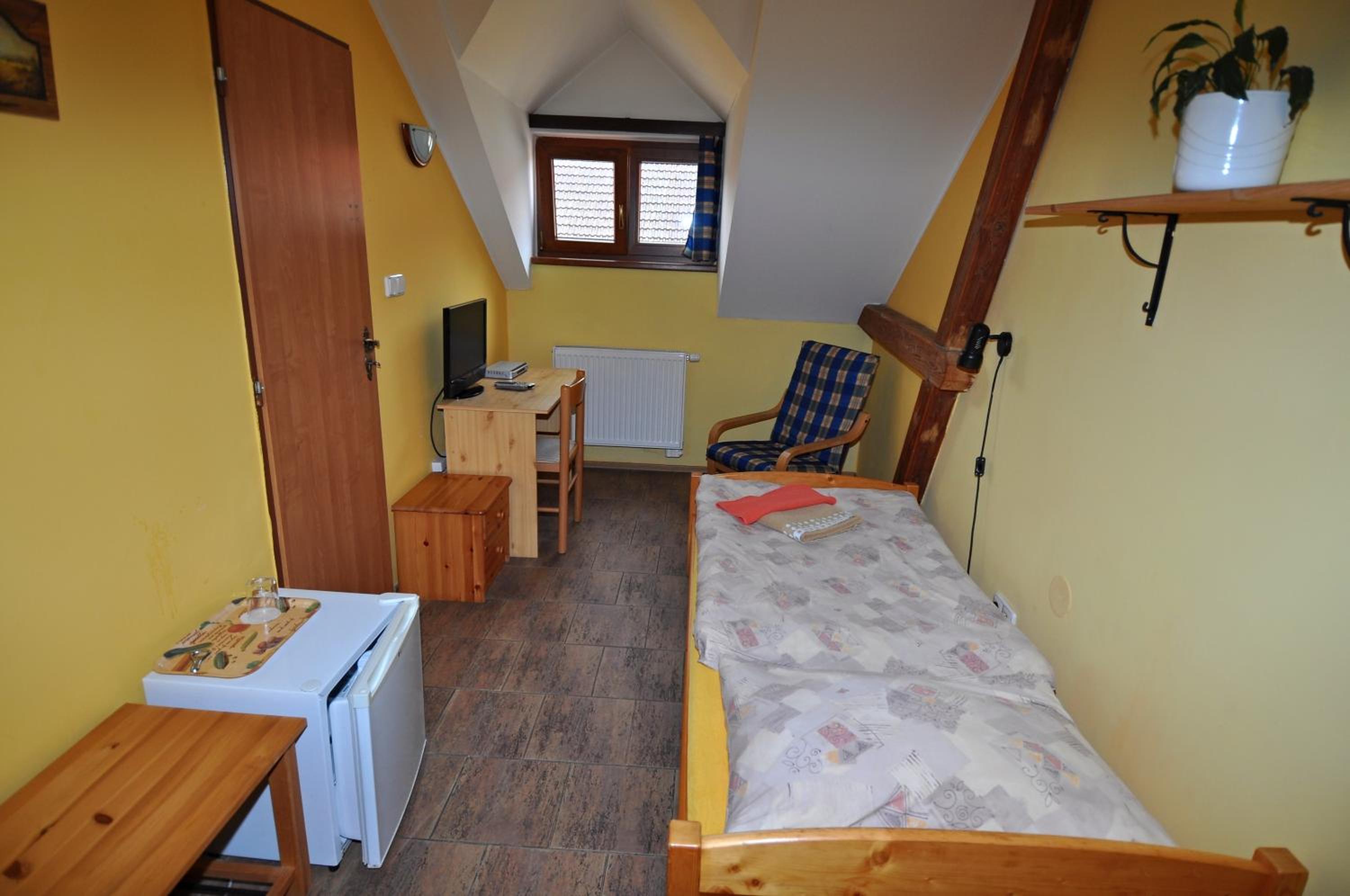 Double or Twin Room - Photo 10