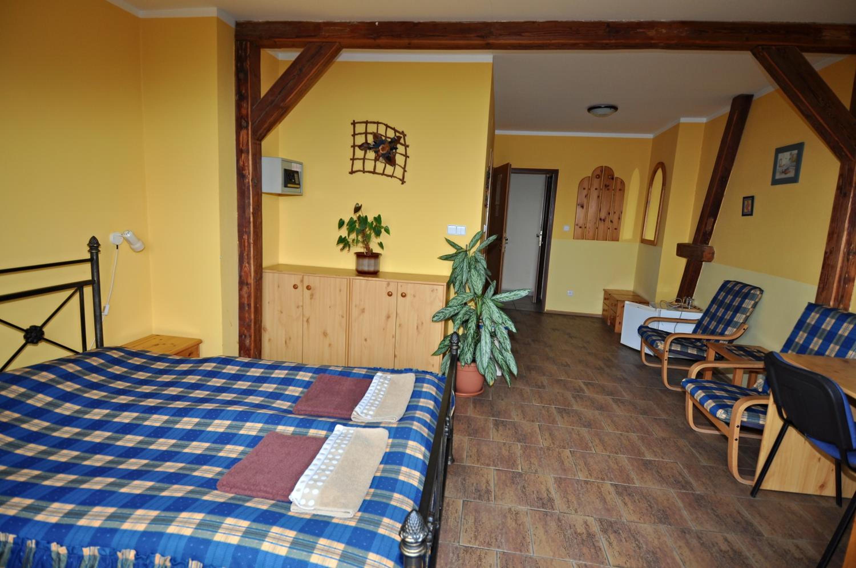 Double or Twin Room - Photo 12