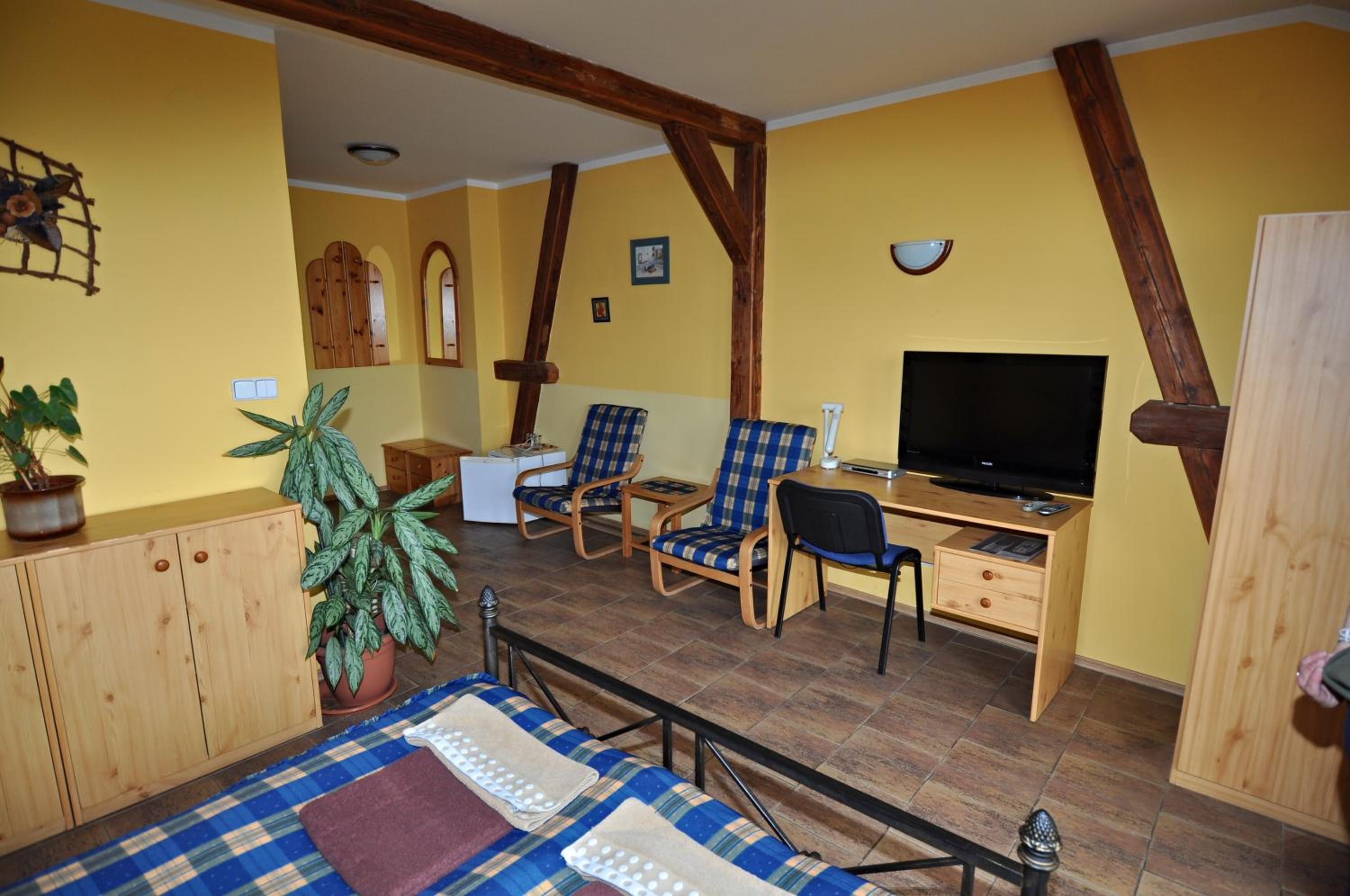 Double or Twin Room - Photo 13