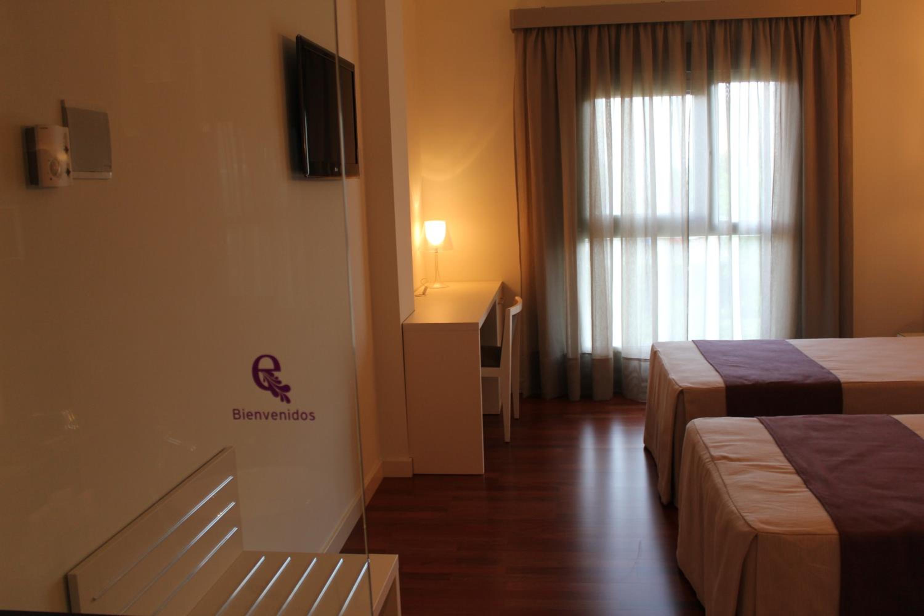 Double or Twin Room - Photo 5