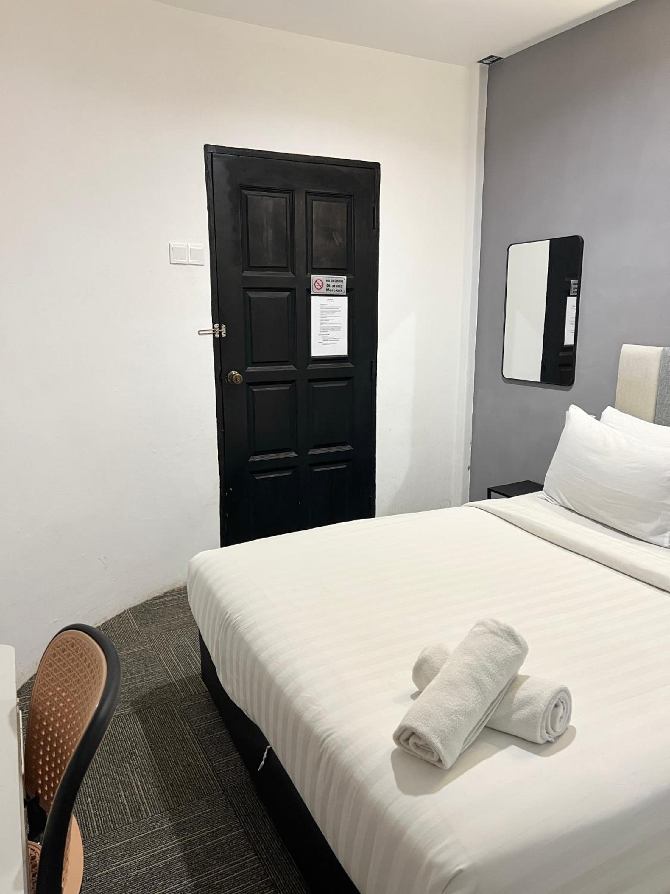 Double Room - Photo 2