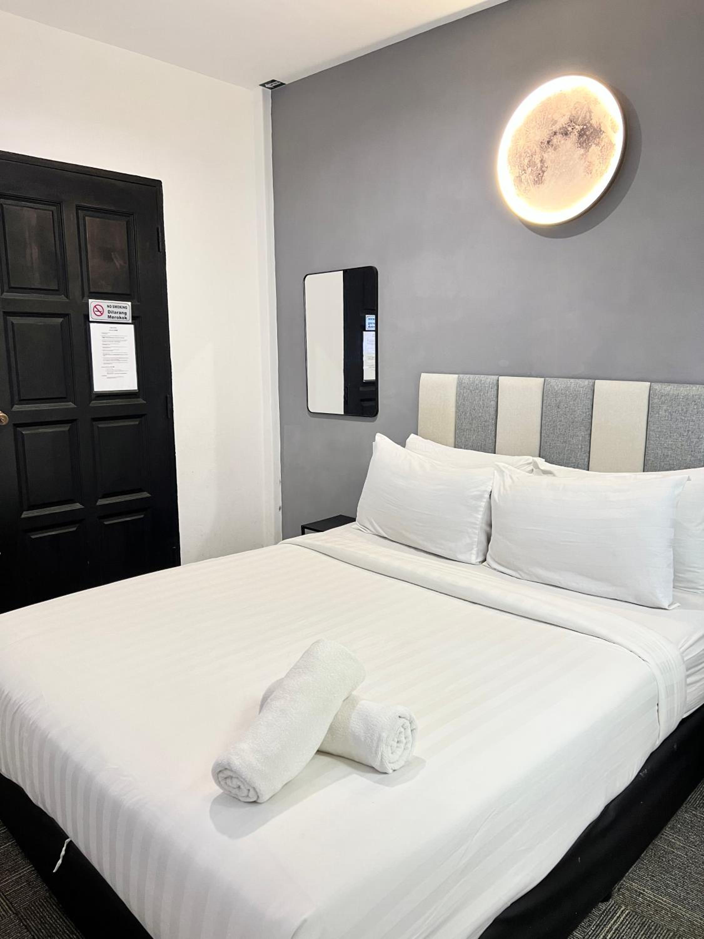 Double Room - Photo 11