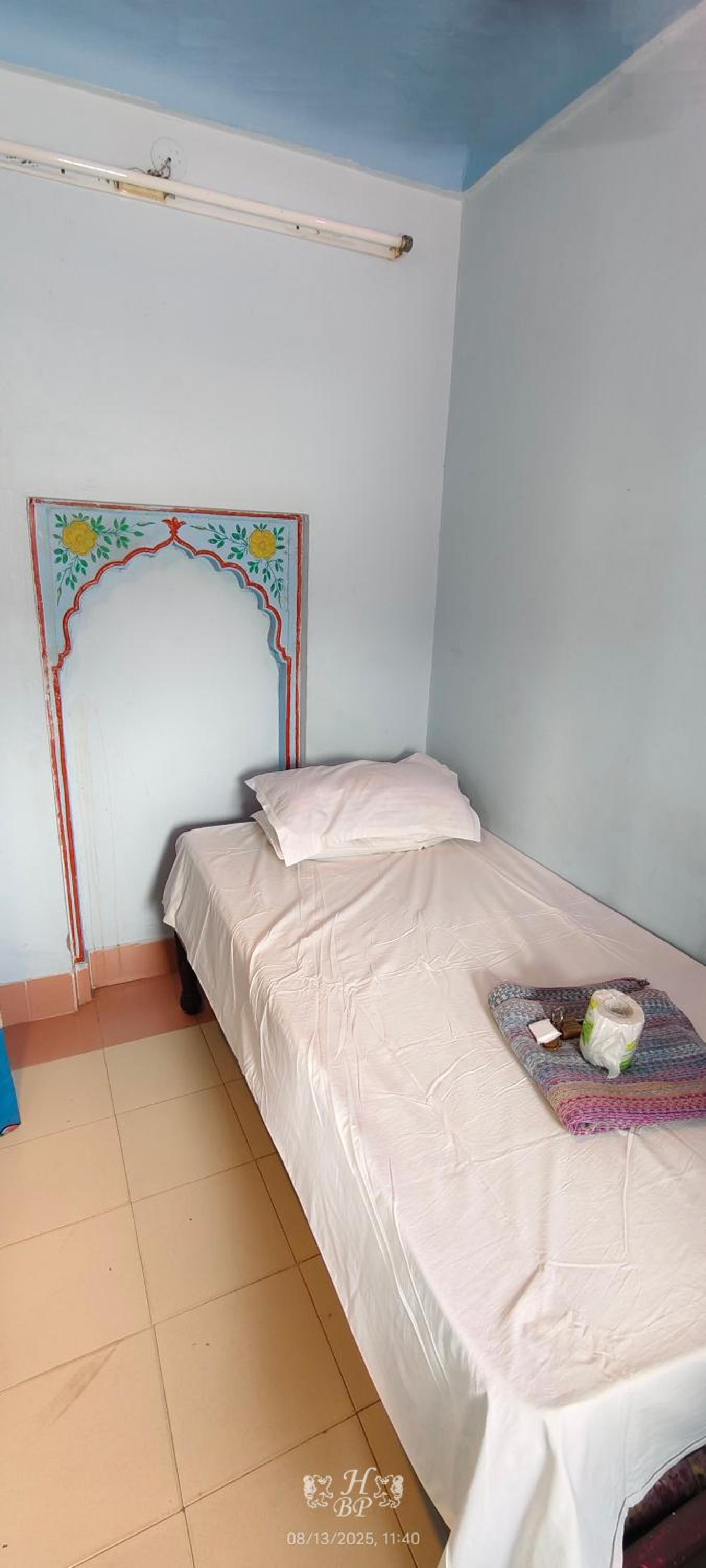Single Room with Shared Shower and Toilet photo 2