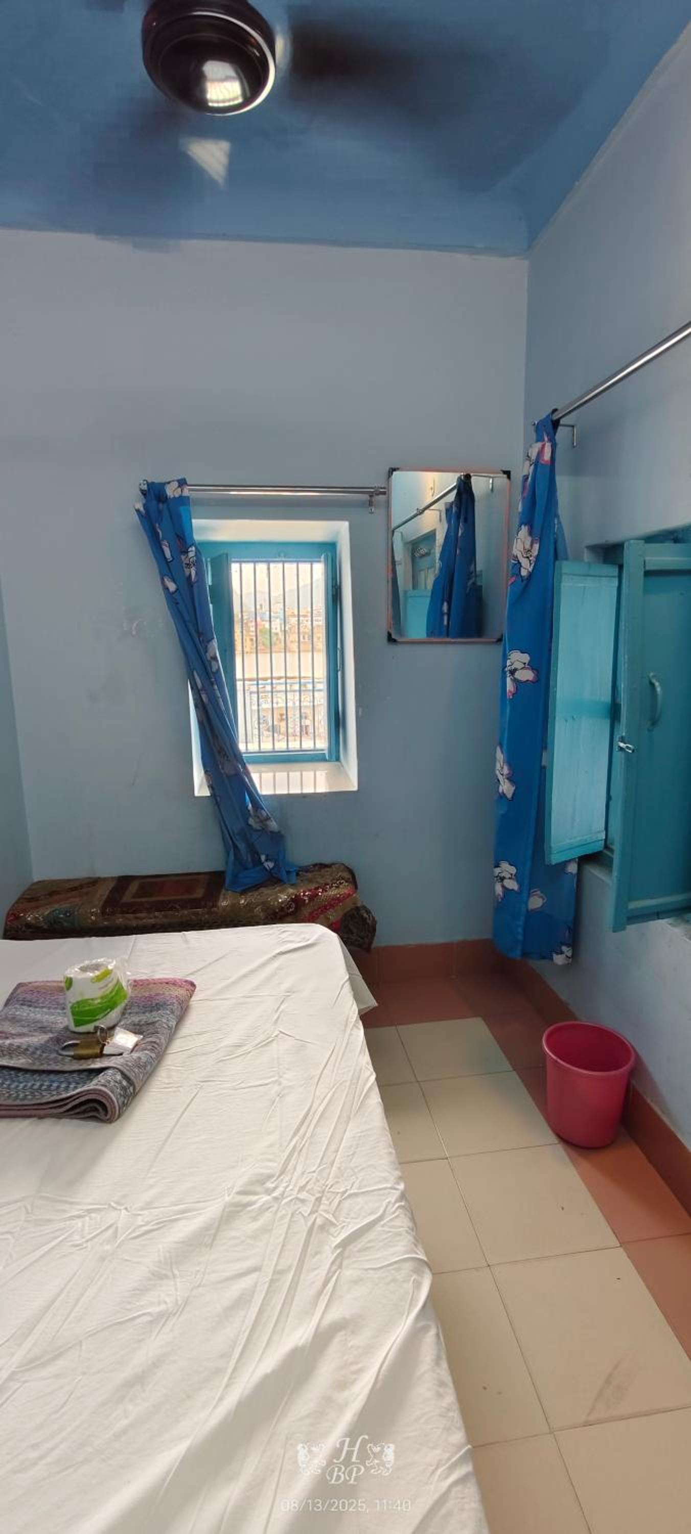 Single Room with Shared Shower and Toilet photo 3