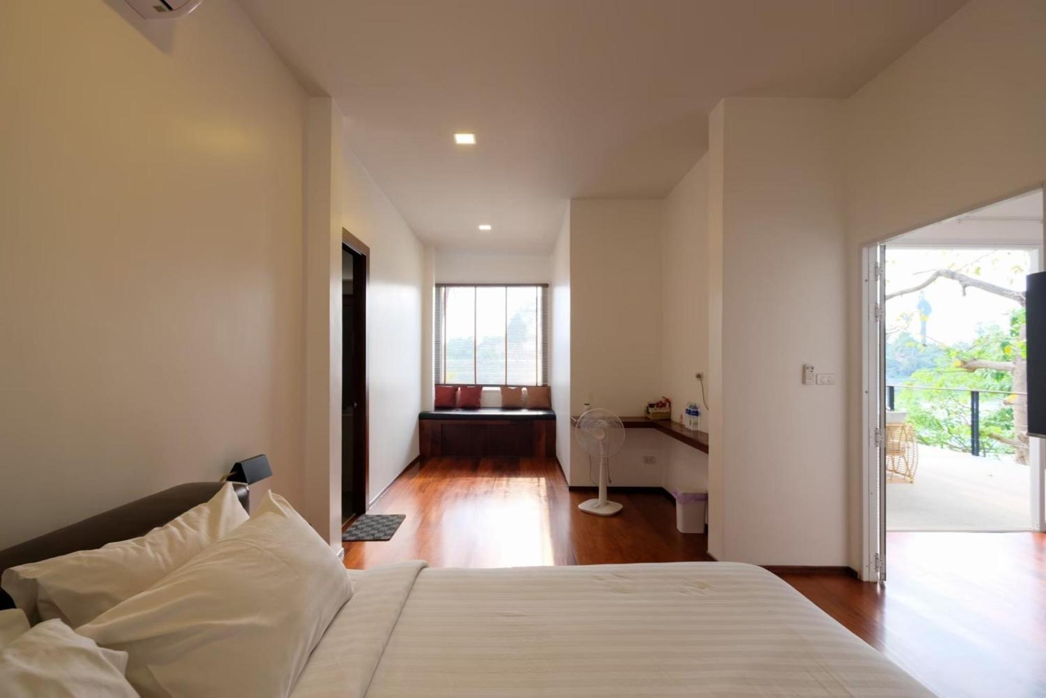 Deluxe Double Room with Balcony and River View