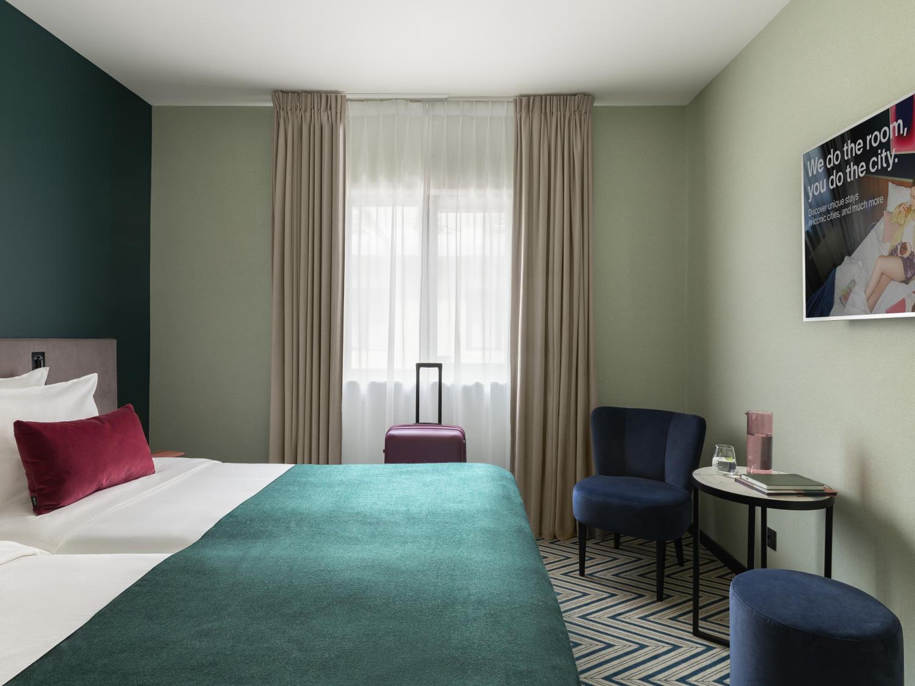 Medium Room - Twin Beds