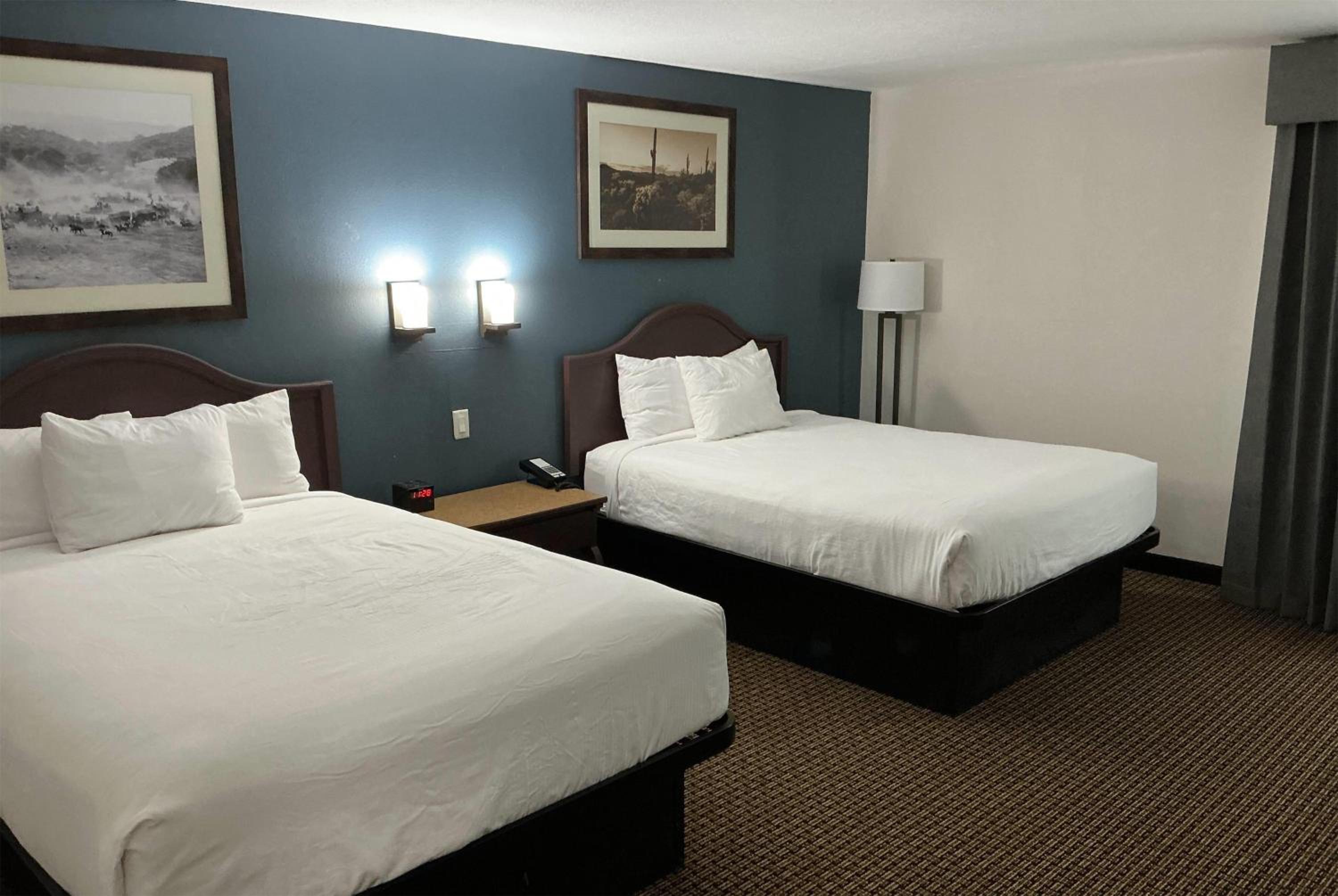 Queen Room with Two Queen Beds, Mobility Access and Bathtub with Grab Bars, Non-Smoking - Photo 3