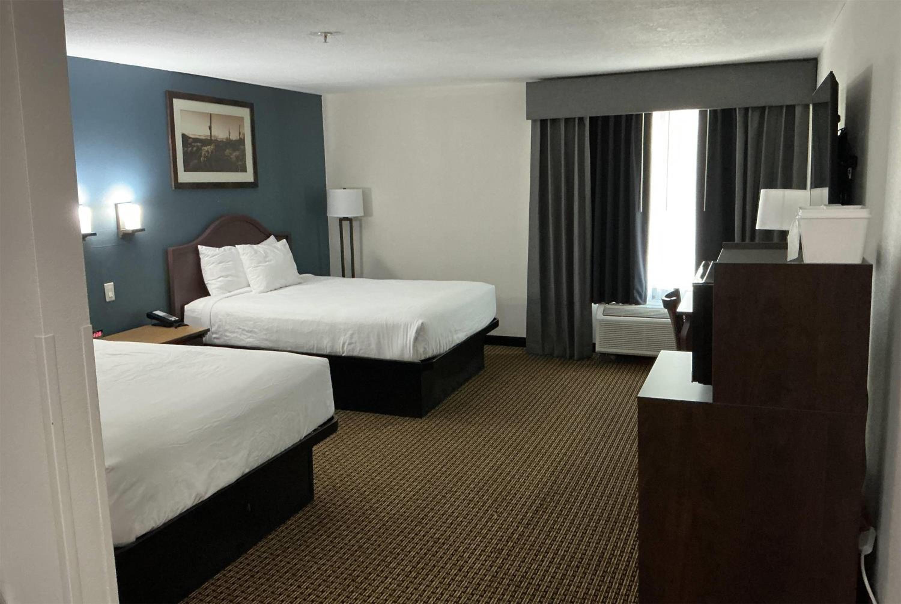 Queen Room with Two Queen Beds, Mobility Access and Roll-In shower, Non-Smoking - Photo 3