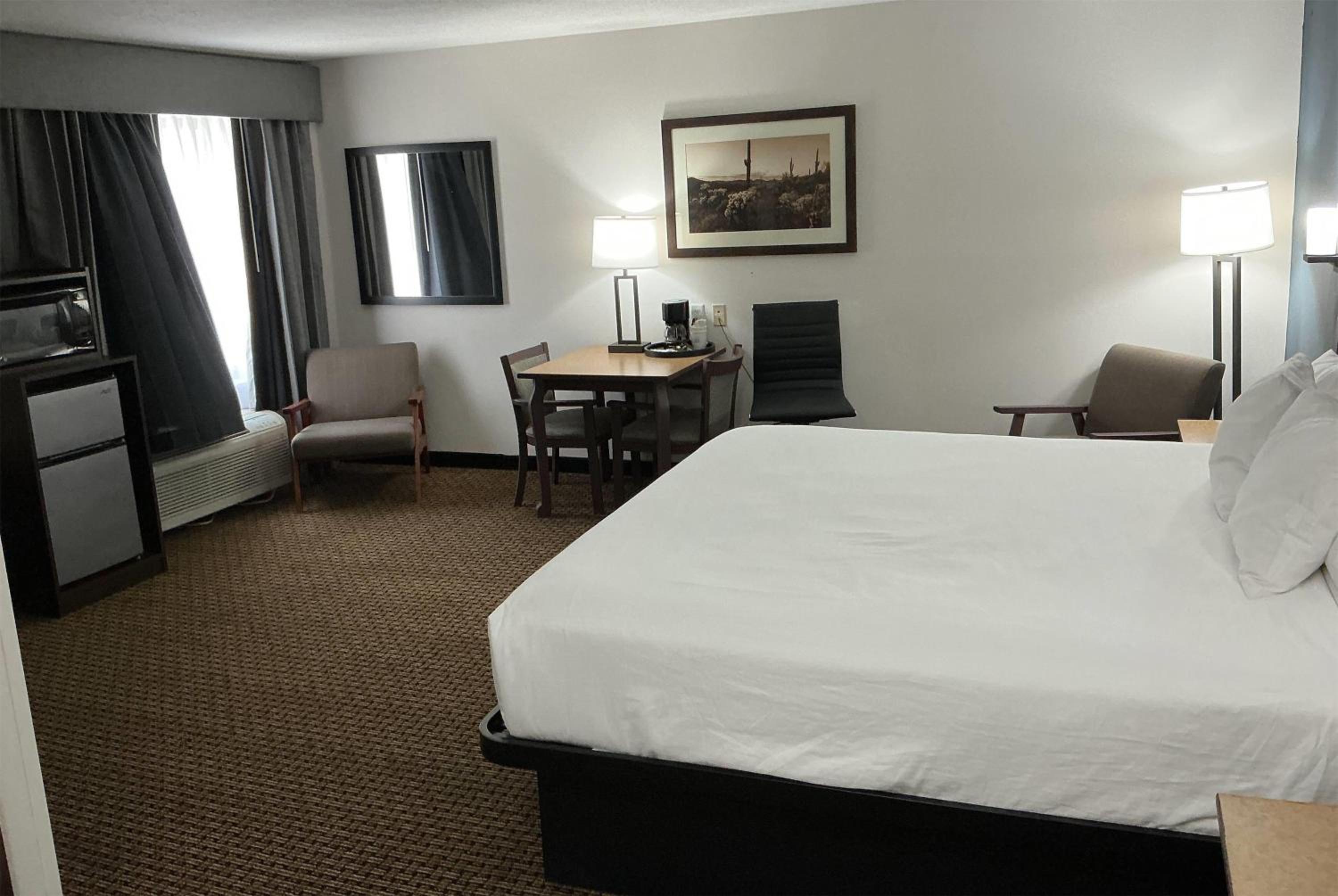 King Room - Non-Smoking photo 3