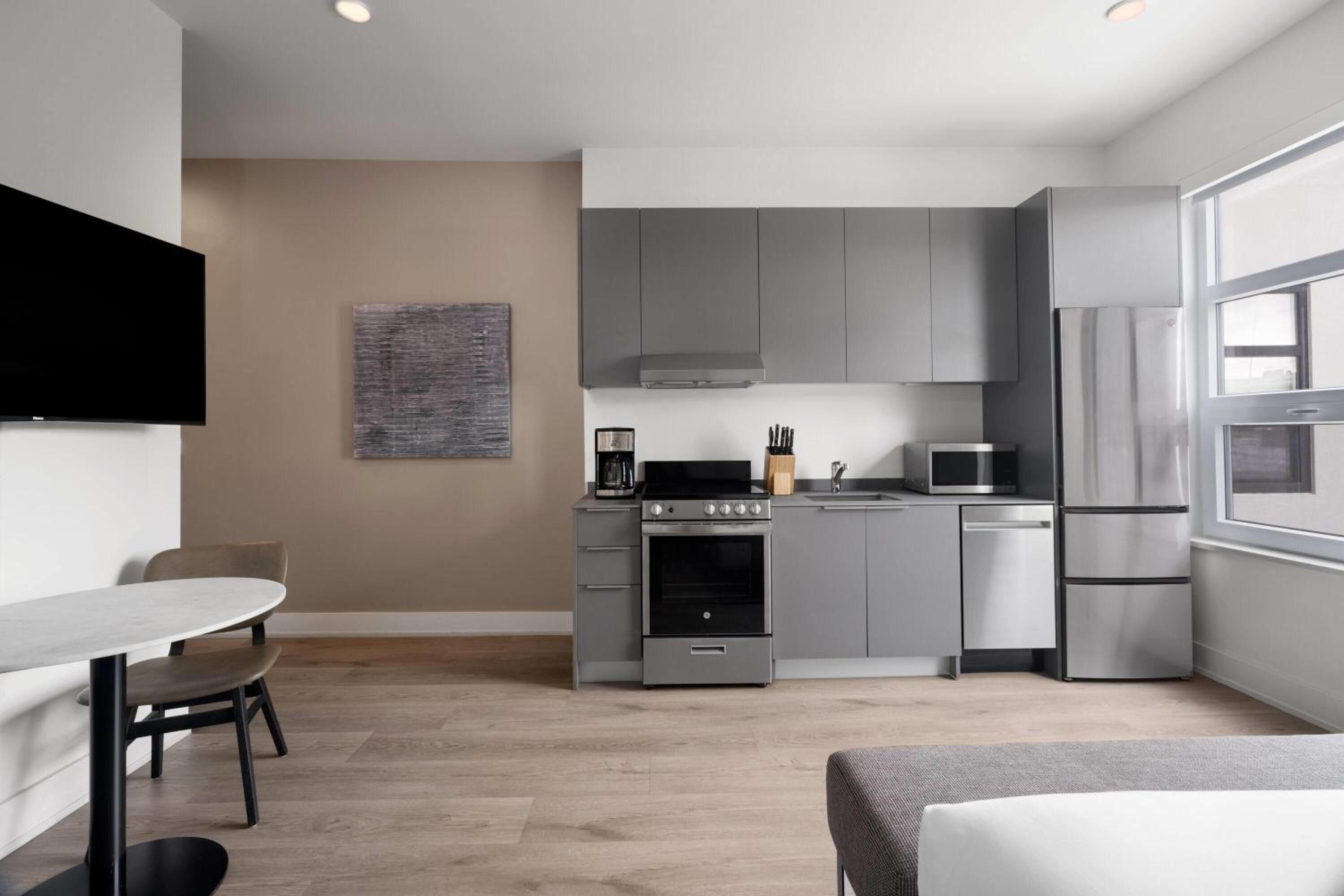 Queen Studio Apartment - Non-Smoking