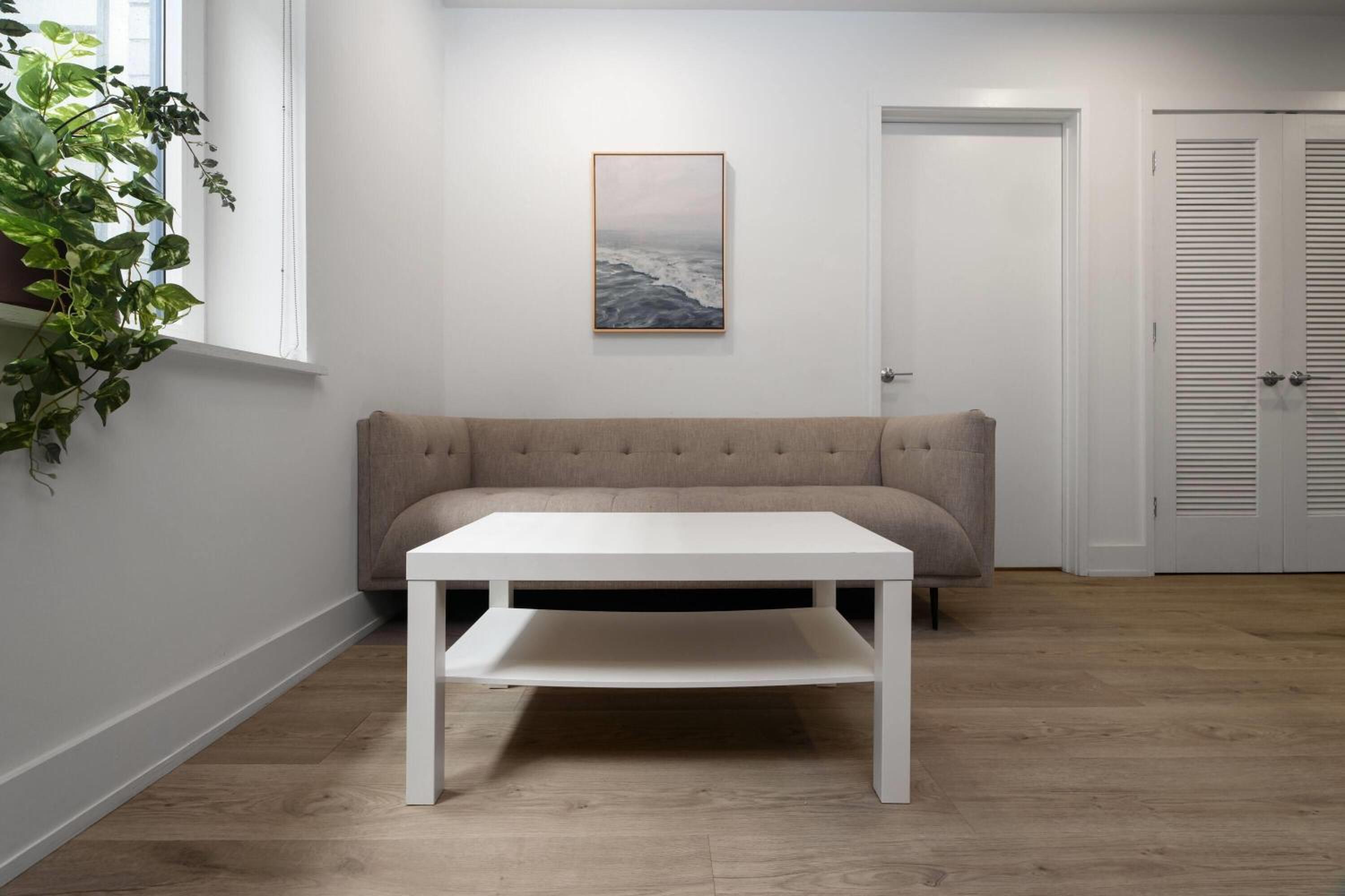 One-Bedroom Apartment - Non-Smoking
