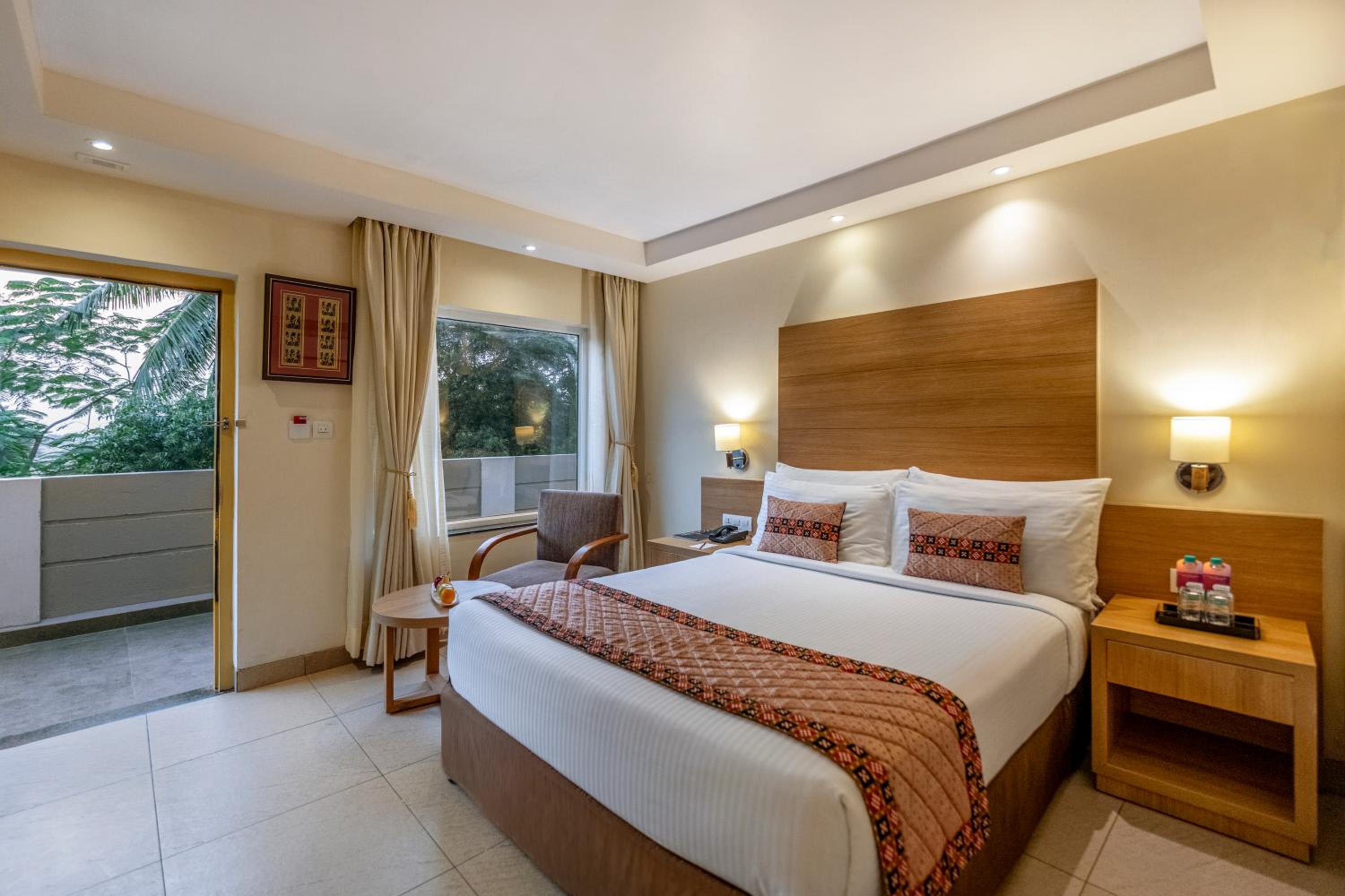 Classic Room with Balcony - Photo 4