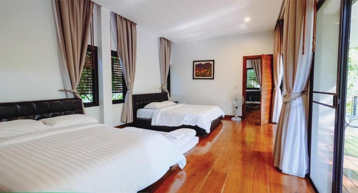 Villa with Garden View
