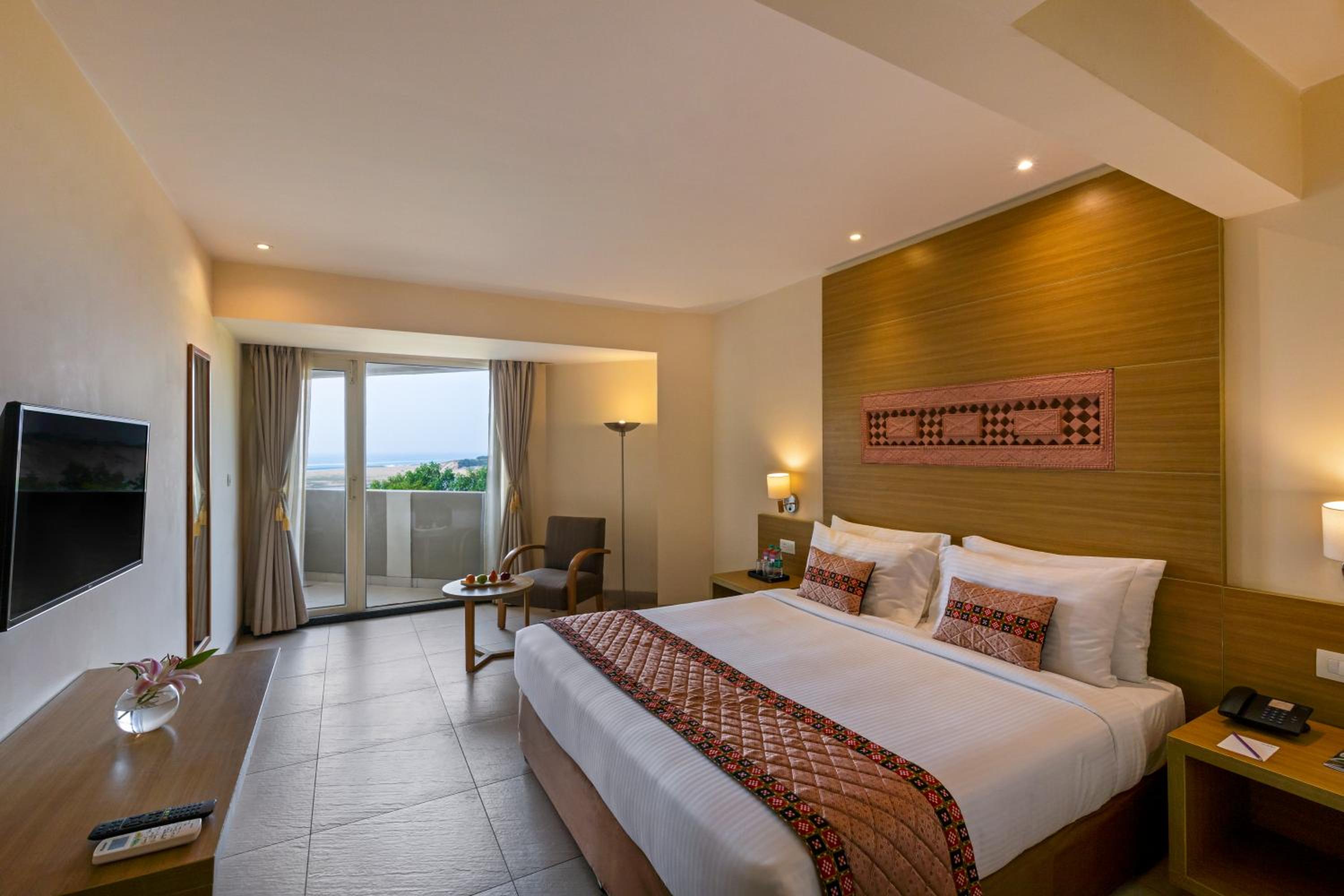 Sea View Privilege Suite with Balcony - Photo 5