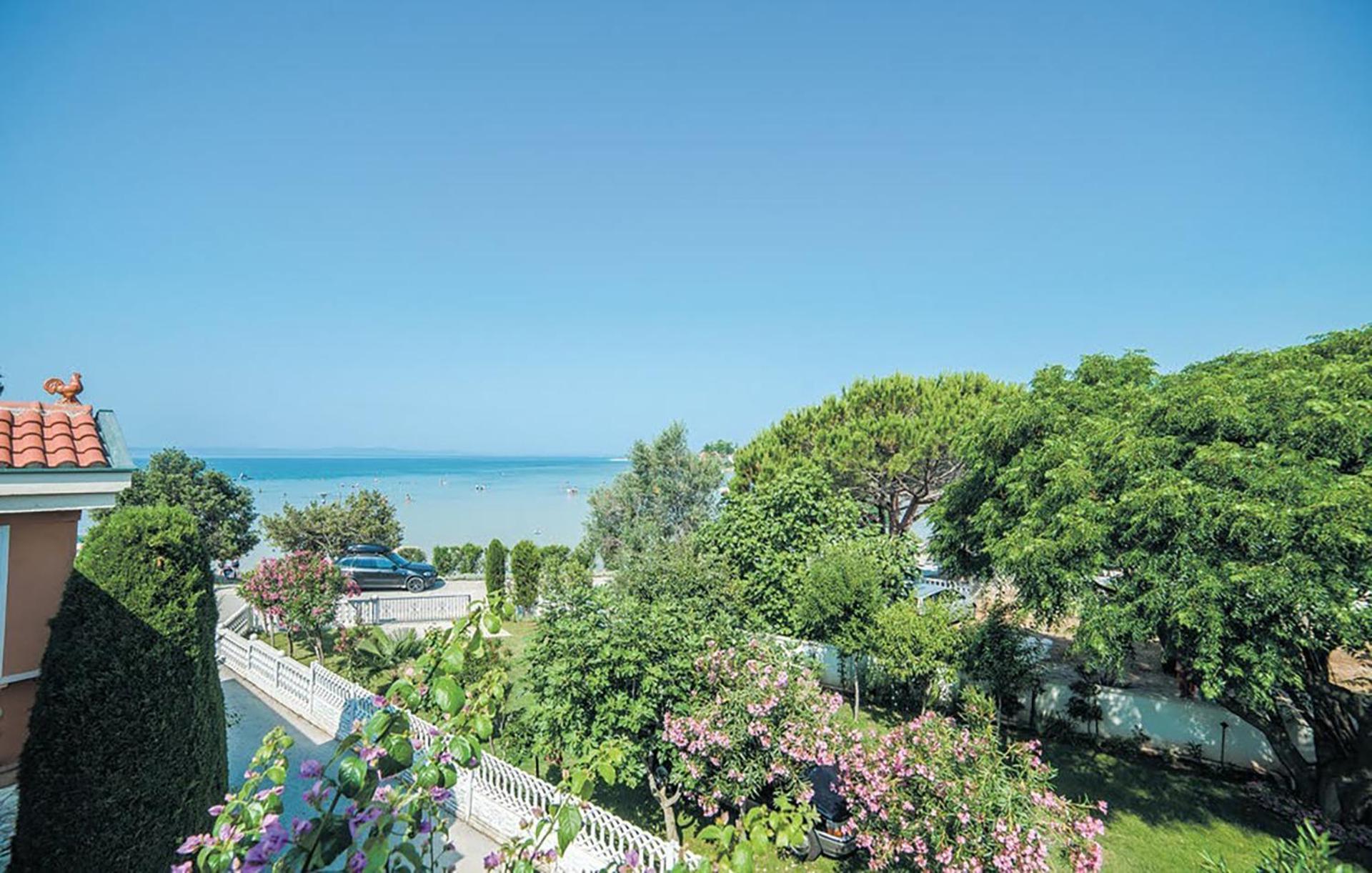 Two-Bedroom Apartment with Balcony and Terrace photo 1