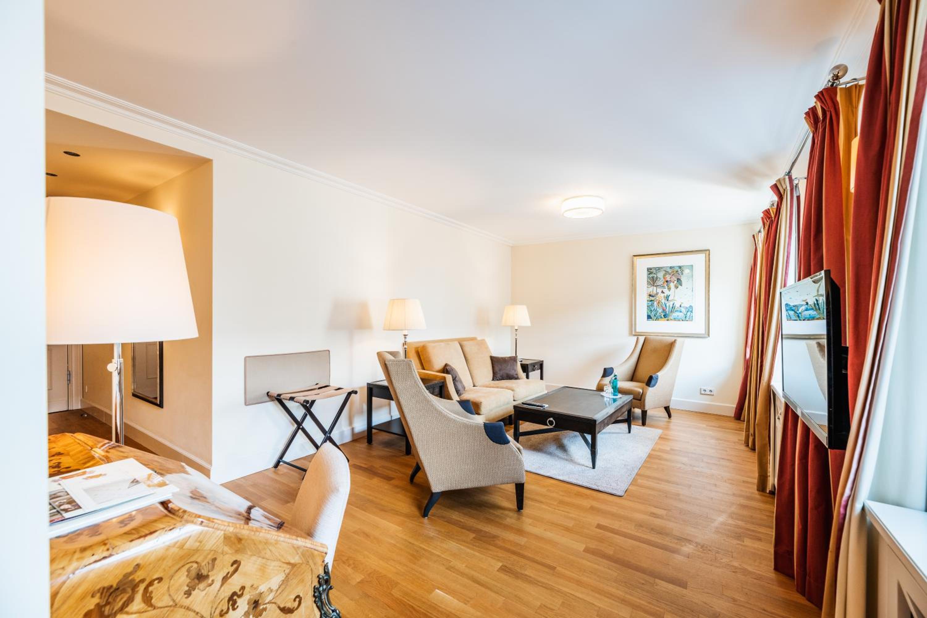 Deluxe Double or Twin Room photo 2