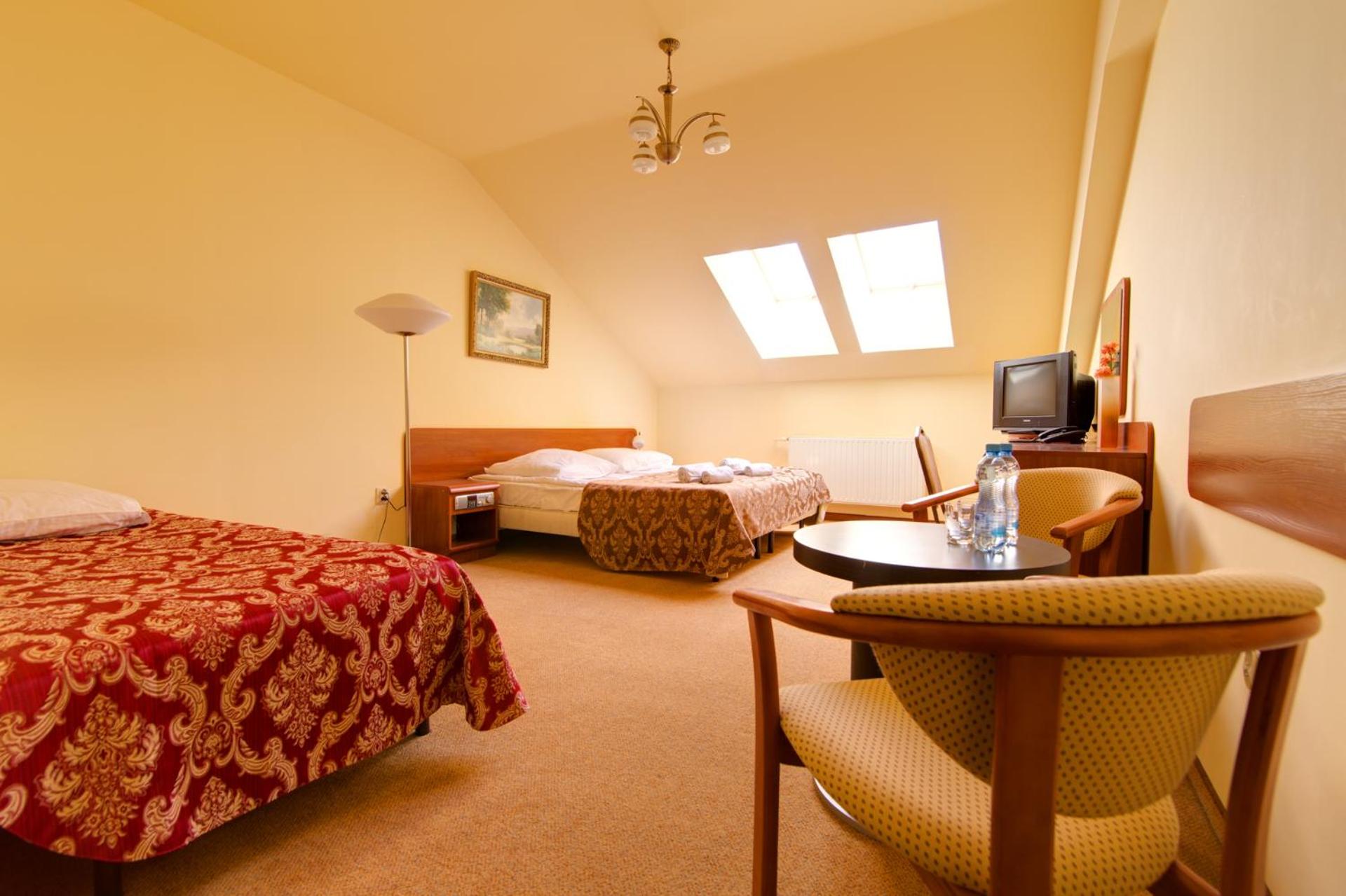 Basic Triple Room photo 3