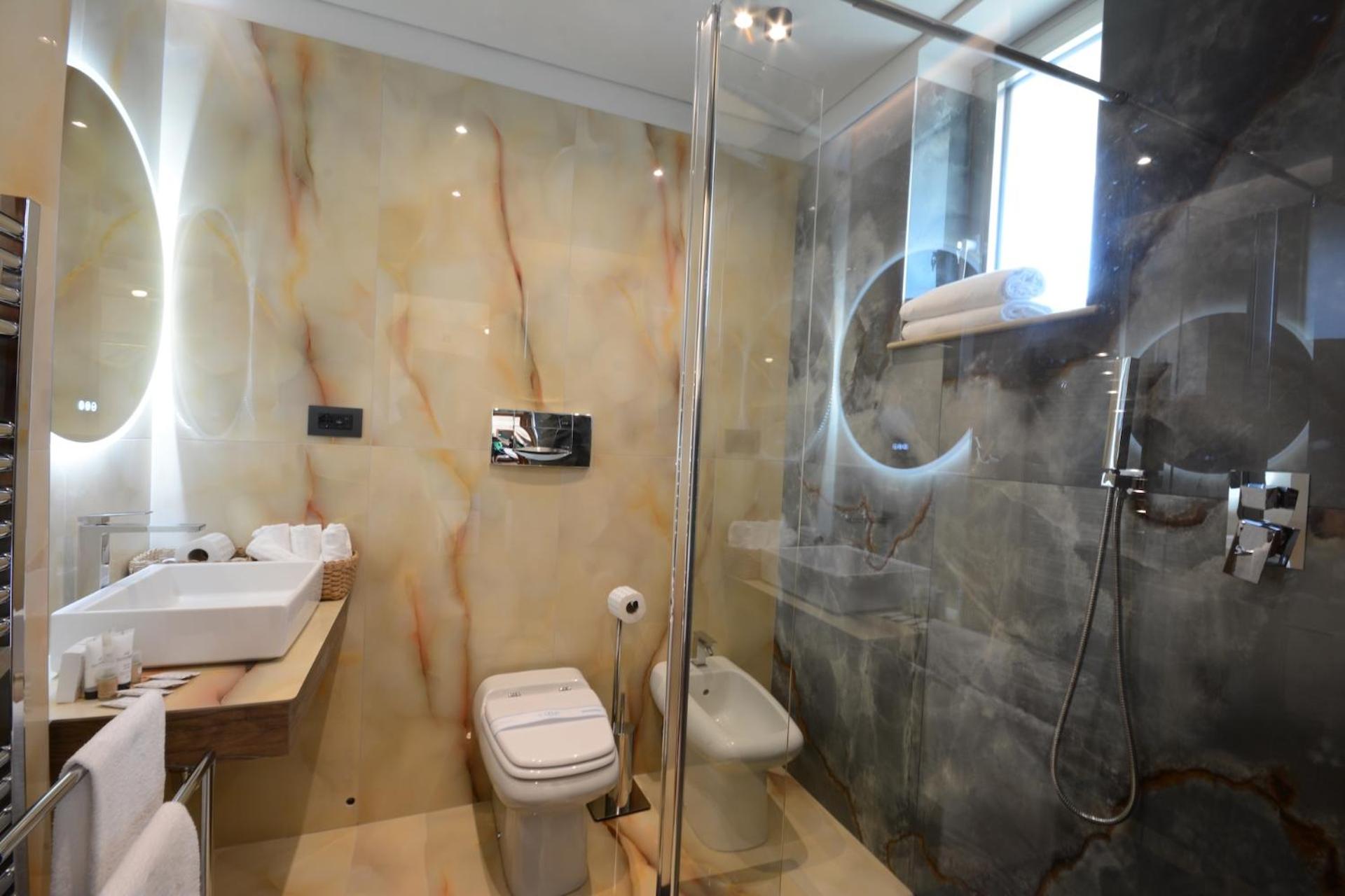 Deluxe Double Room with Spa Access photo 3