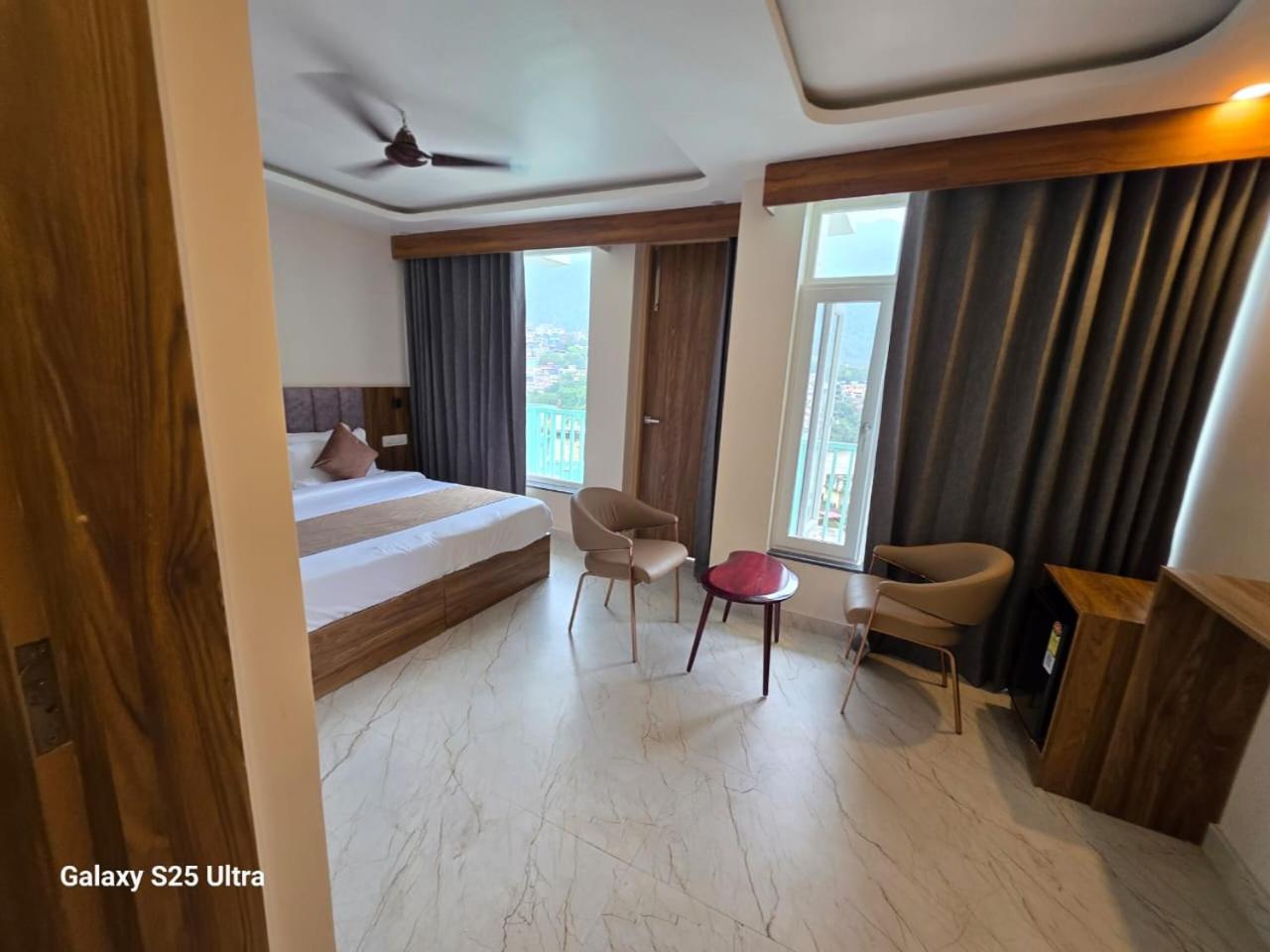 Superior Deluxe Double or Twin Room photo 3