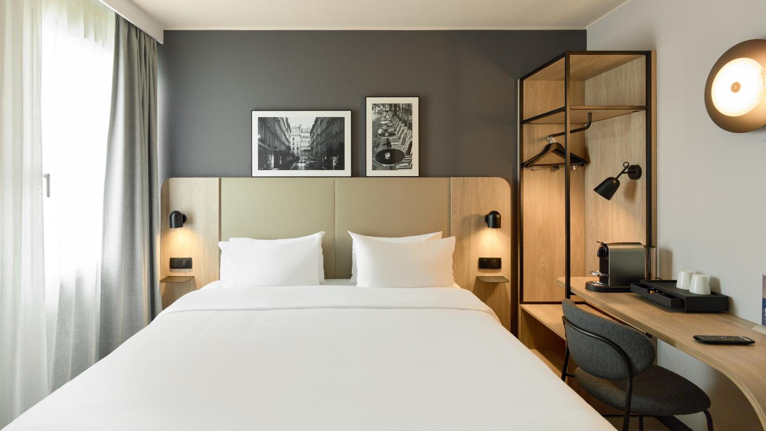Superior Room - 1 King Bed - Photo 3