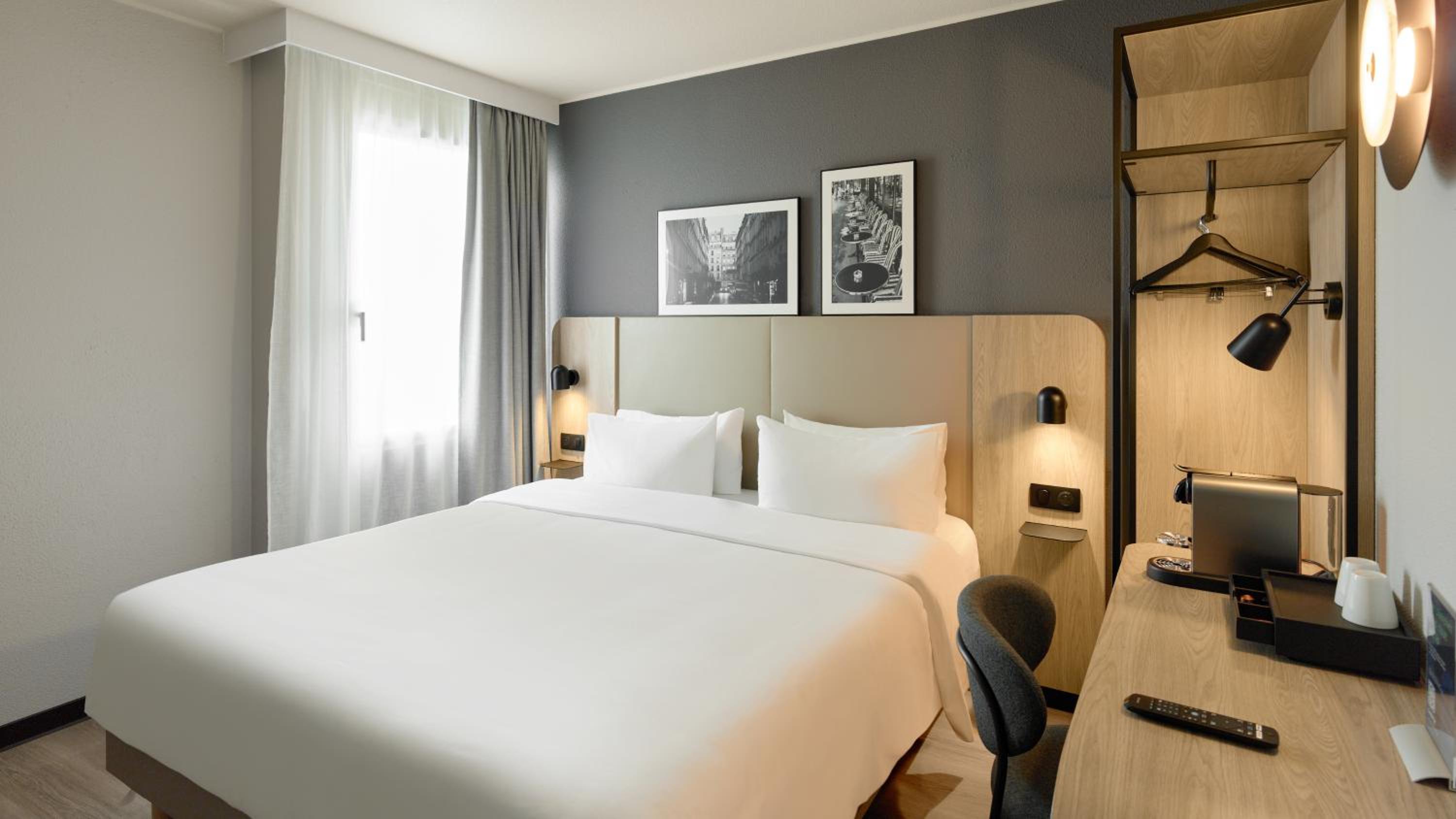 Superior Room - 1 King Bed - Photo 2