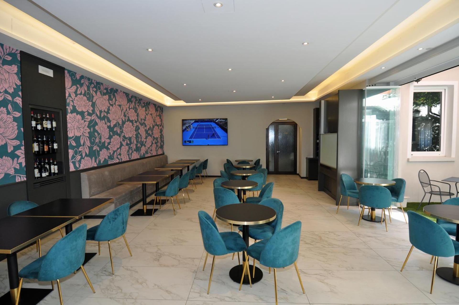 Queen Room with Balcony