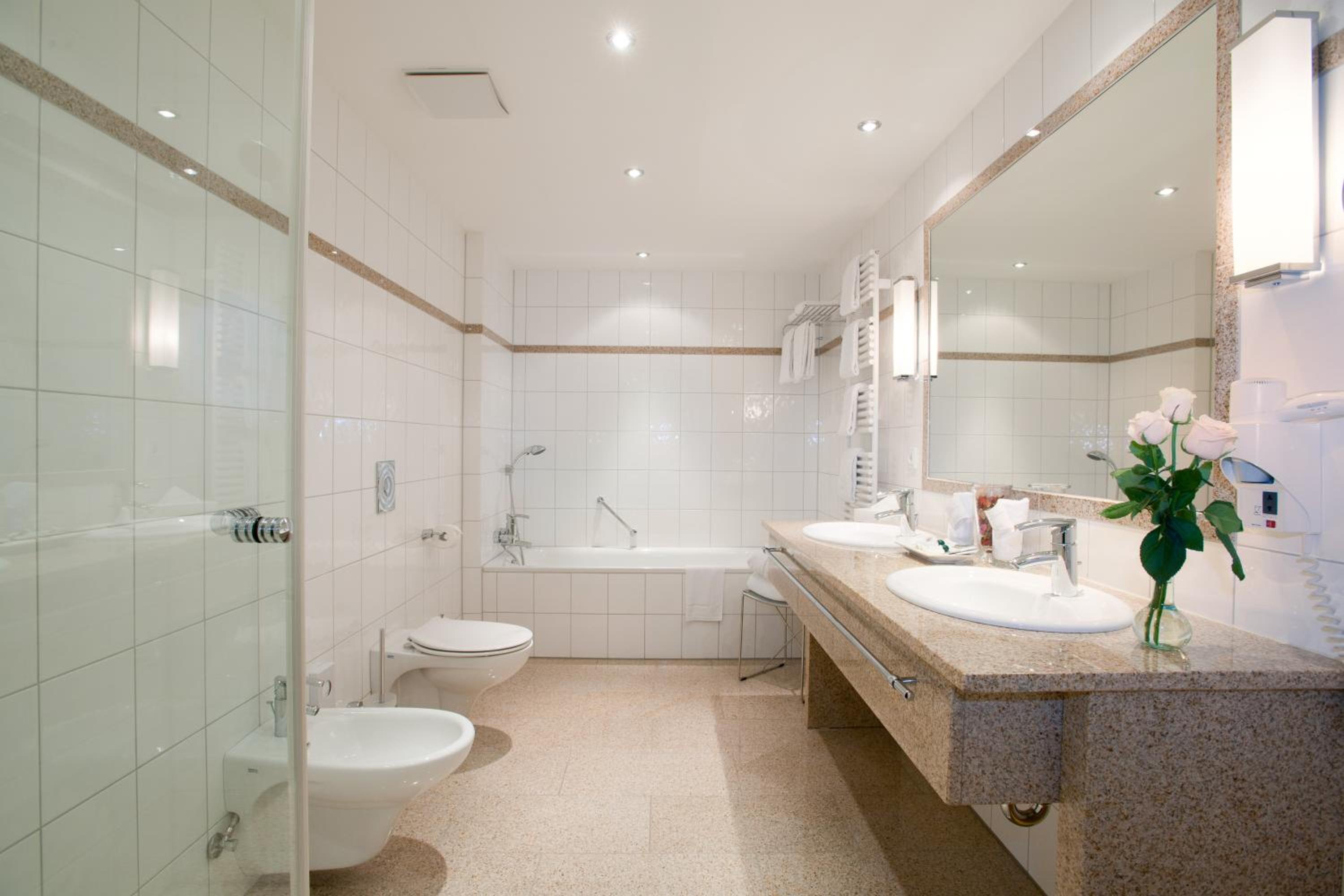 Suite - Photo 2