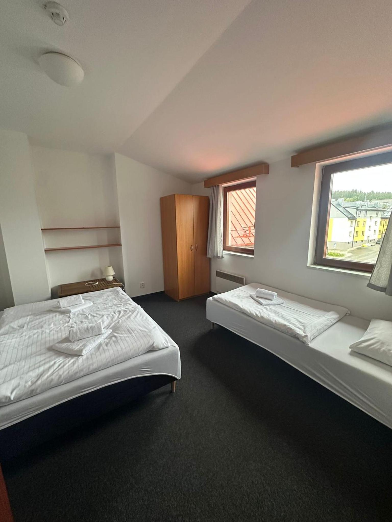 Economy Triple Room photo 2