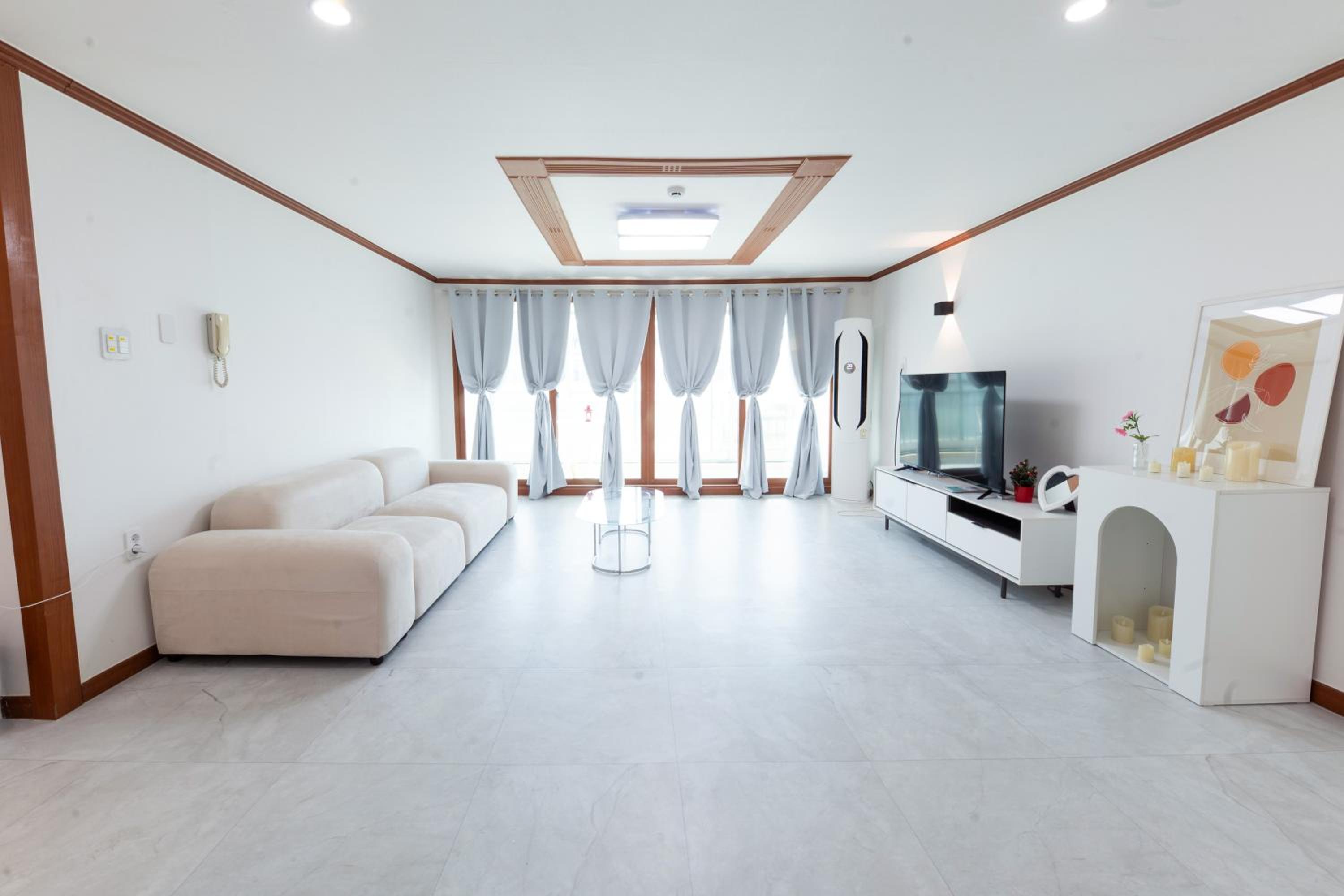 Three-Bedroom Villa photo 2