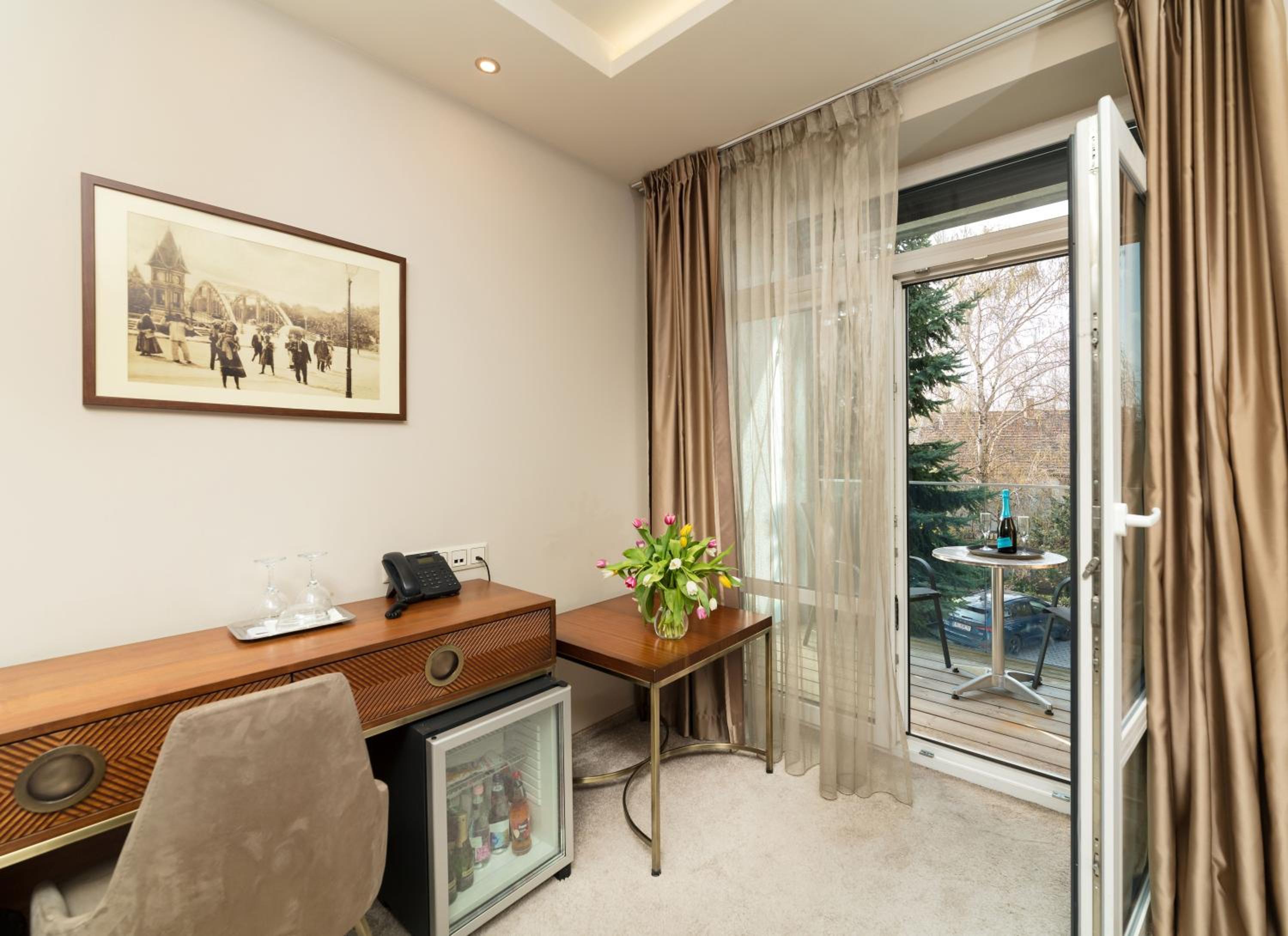 Deluxe Twin Room with Balcony and Extra Bed photo 1
