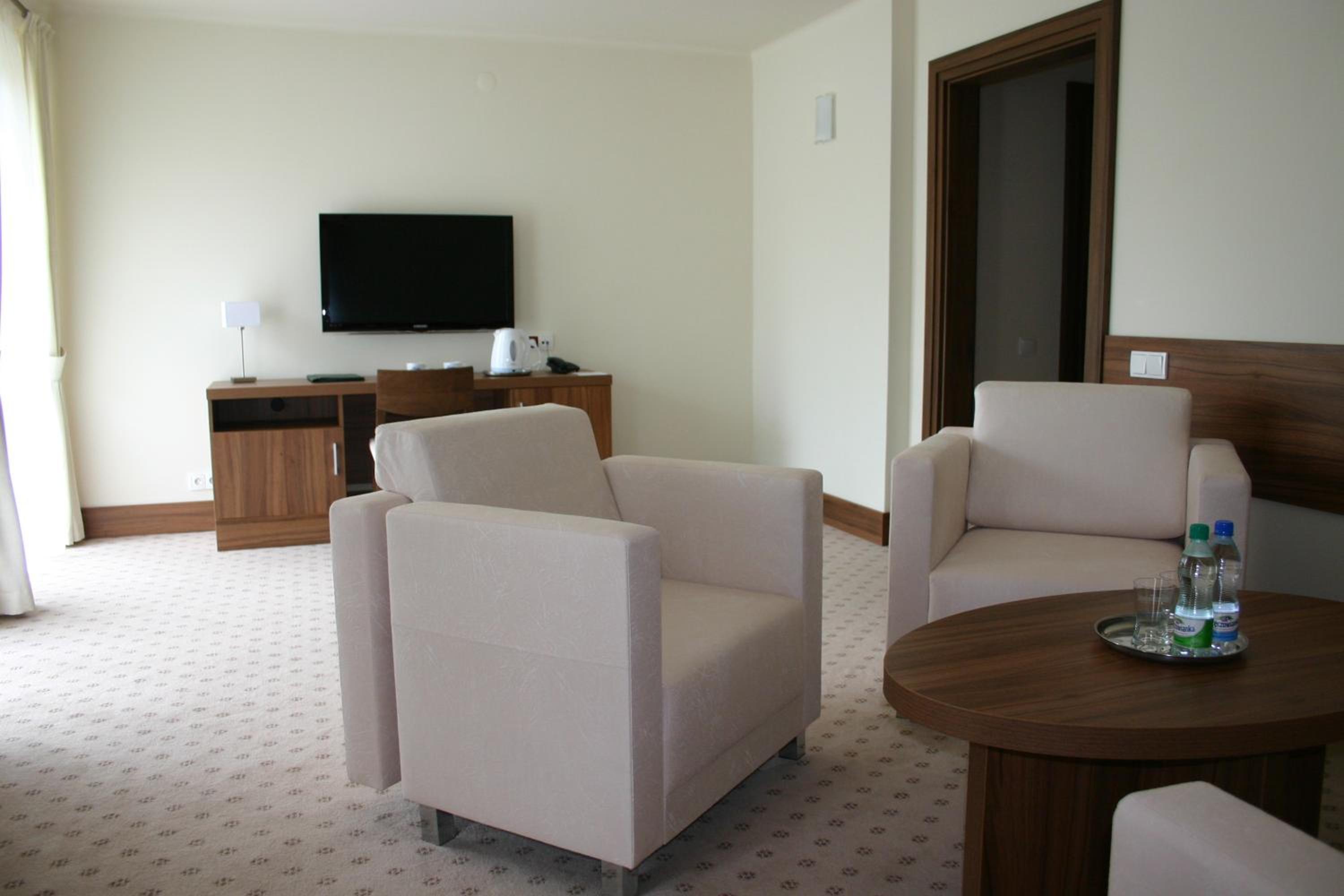 Suite - Photo 7