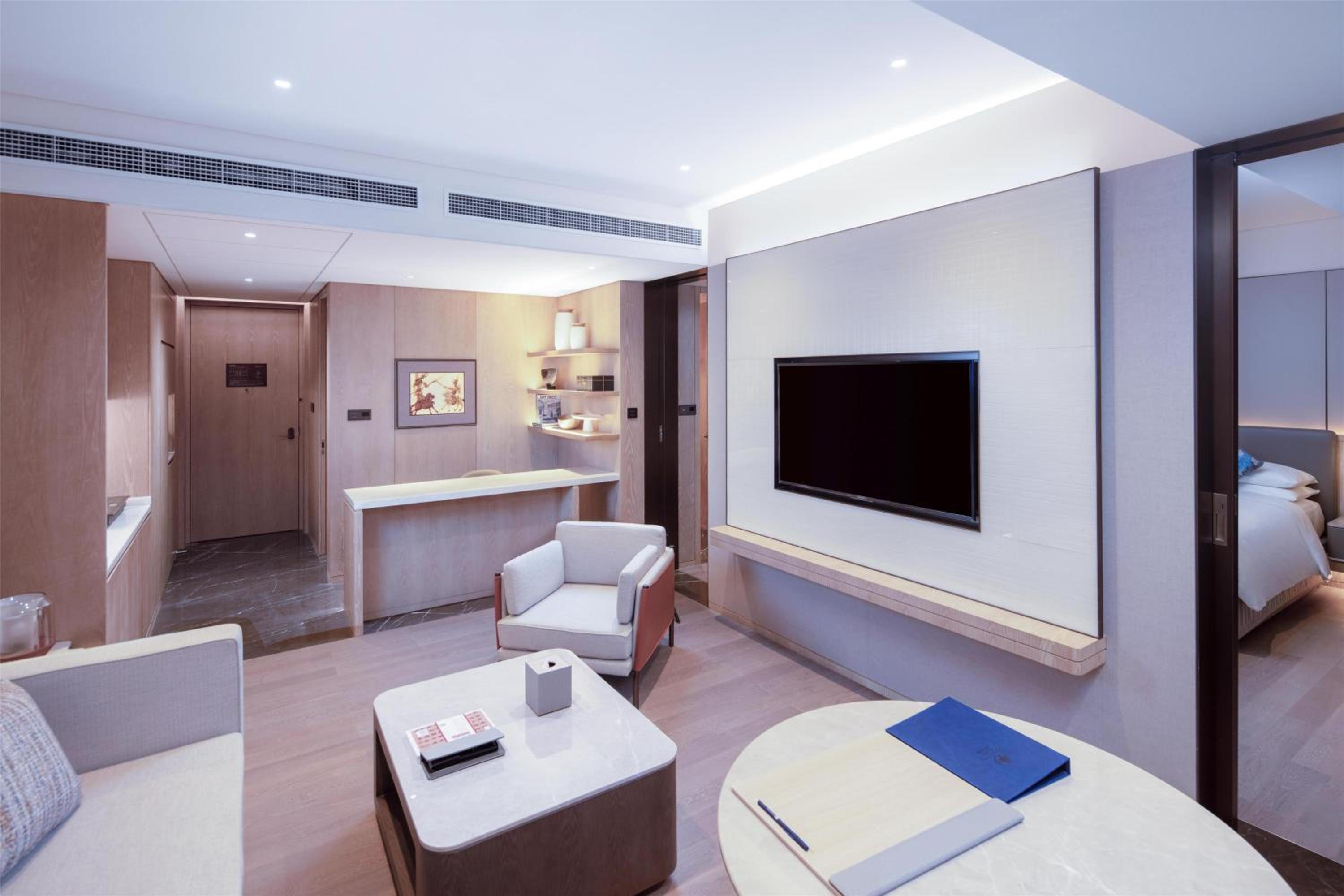 One-Bedroom King Suite