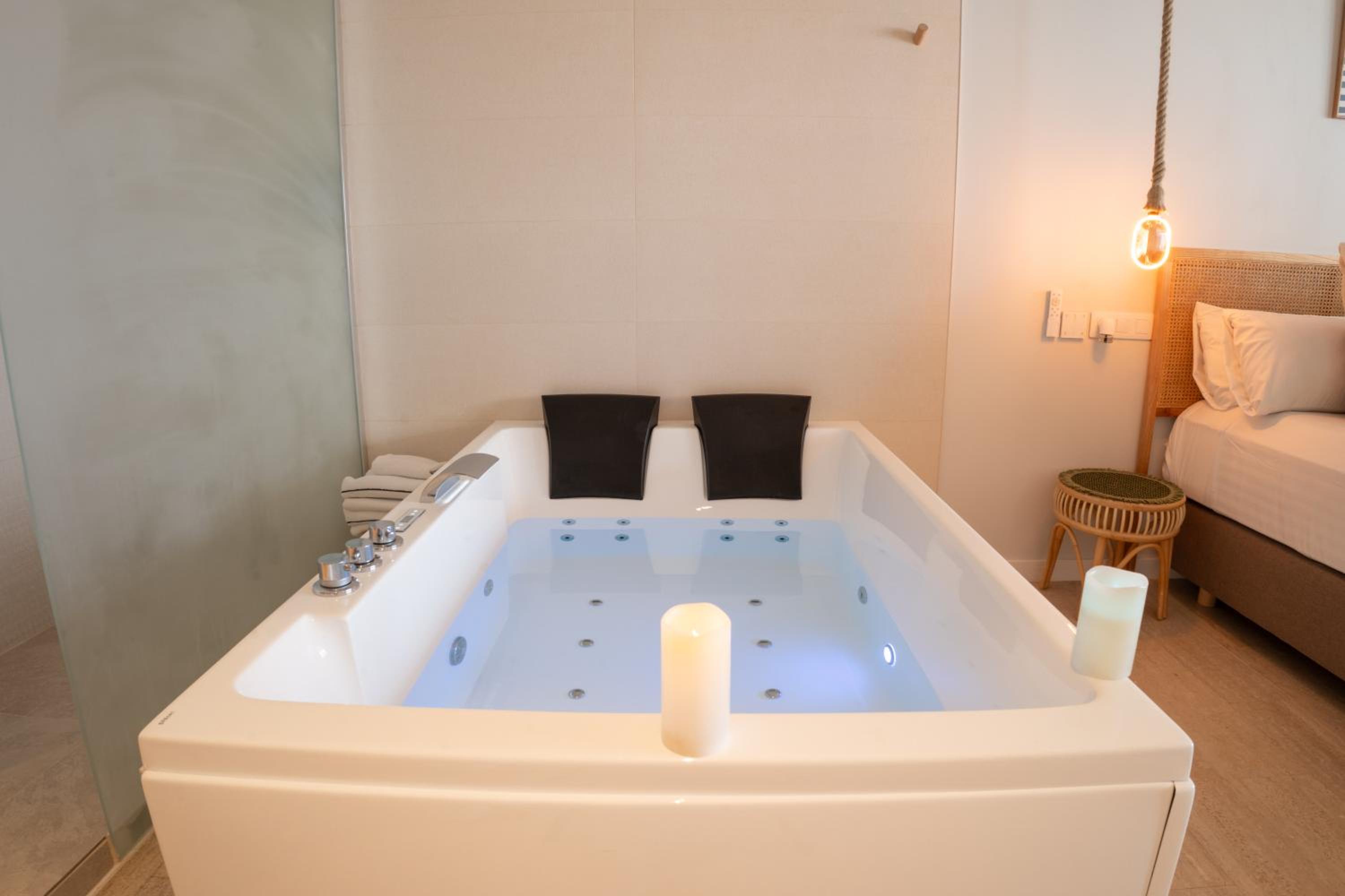 Deluxe Suite with Spa Bath