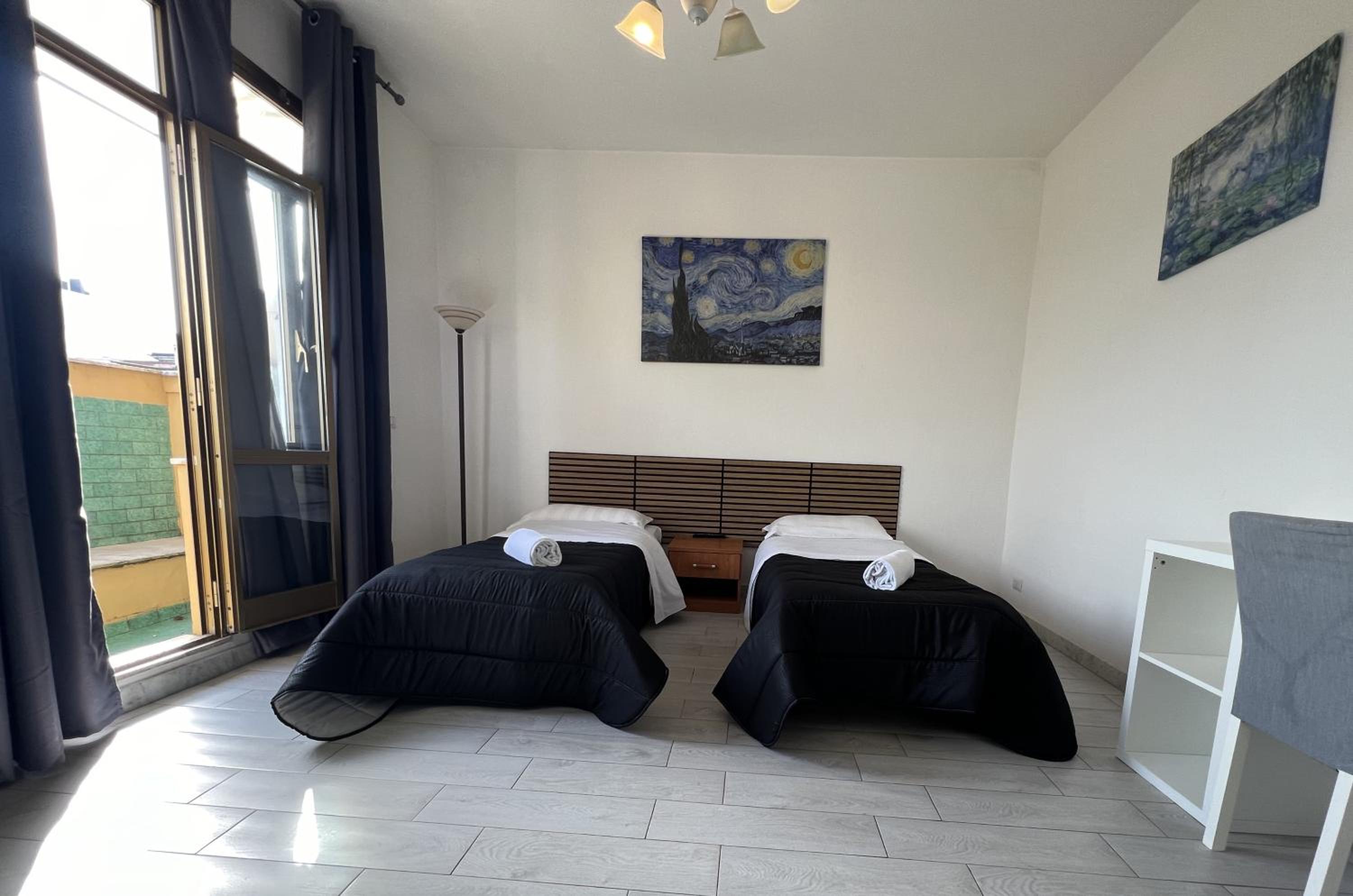 Standard Twin Room with Shared Bathroom photo 1